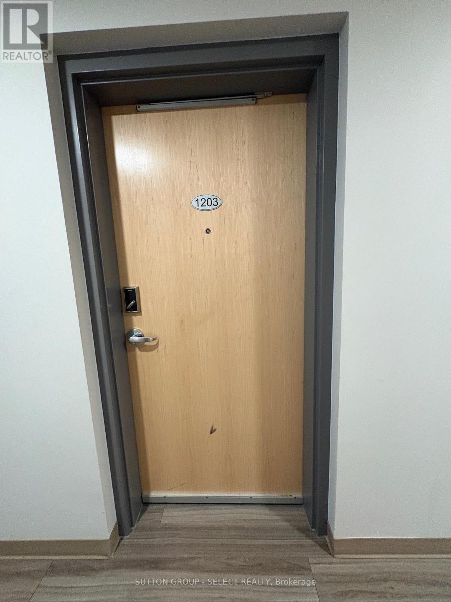 1203 - 99 Pond Mills Road, London South, Ontario  N5Z 3X3 - Photo 3 - X12641570