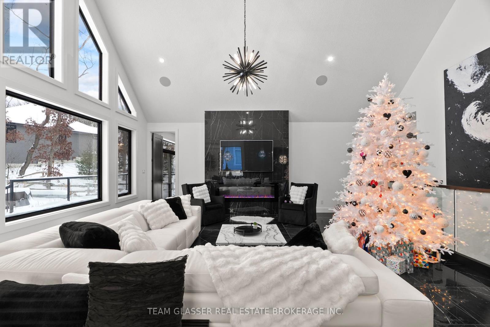 10143 Pinery Bluffs Road, Lambton Shores, Ontario  N0M 1T0 - Photo 11 - X12641572