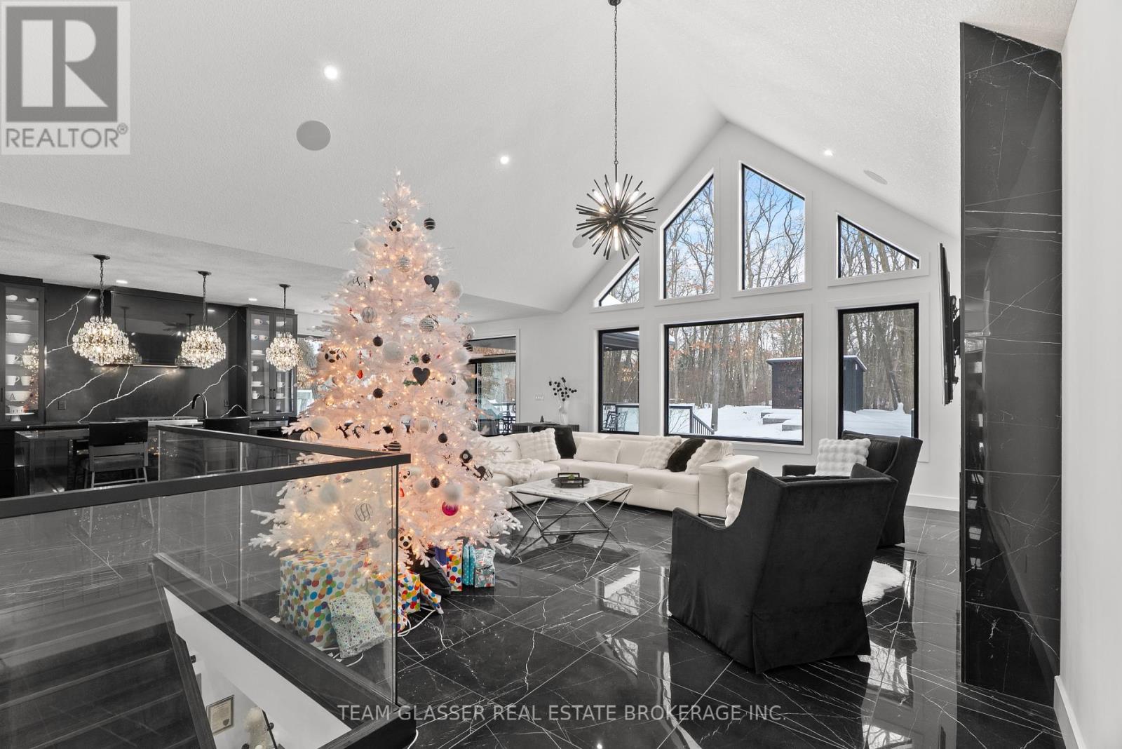 10143 Pinery Bluffs Road, Lambton Shores, Ontario  N0M 1T0 - Photo 3 - X12641572