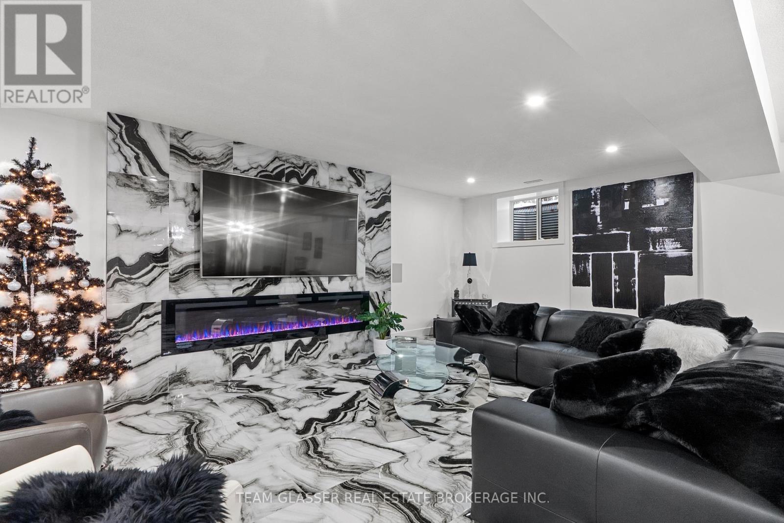 10143 Pinery Bluffs Road, Lambton Shores, Ontario  N0M 1T0 - Photo 30 - X12641572