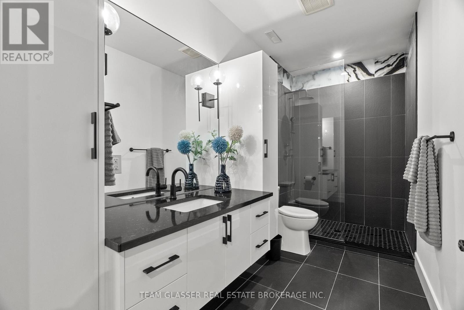 10143 Pinery Bluffs Road, Lambton Shores, Ontario  N0M 1T0 - Photo 38 - X12641572