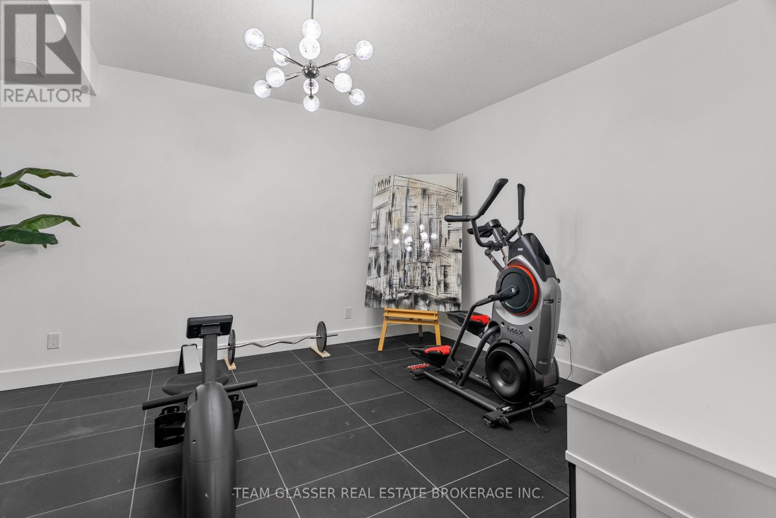 10143 Pinery Bluffs Road, Lambton Shores, Ontario  N0M 1T0 - Photo 39 - X12641572