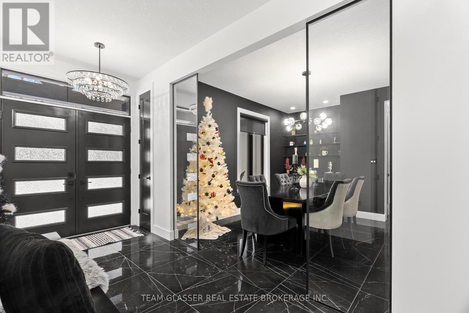 10143 Pinery Bluffs Road, Lambton Shores, Ontario  N0M 1T0 - Photo 4 - X12641572