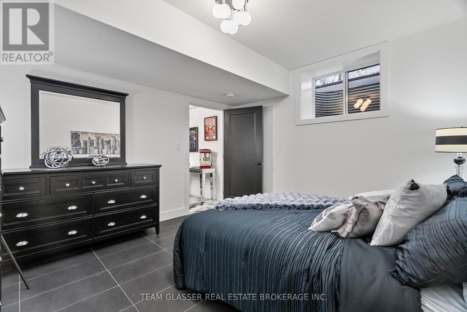 10143 Pinery Bluffs Road, Lambton Shores, Ontario  N0M 1T0 - Photo 42 - X12641572