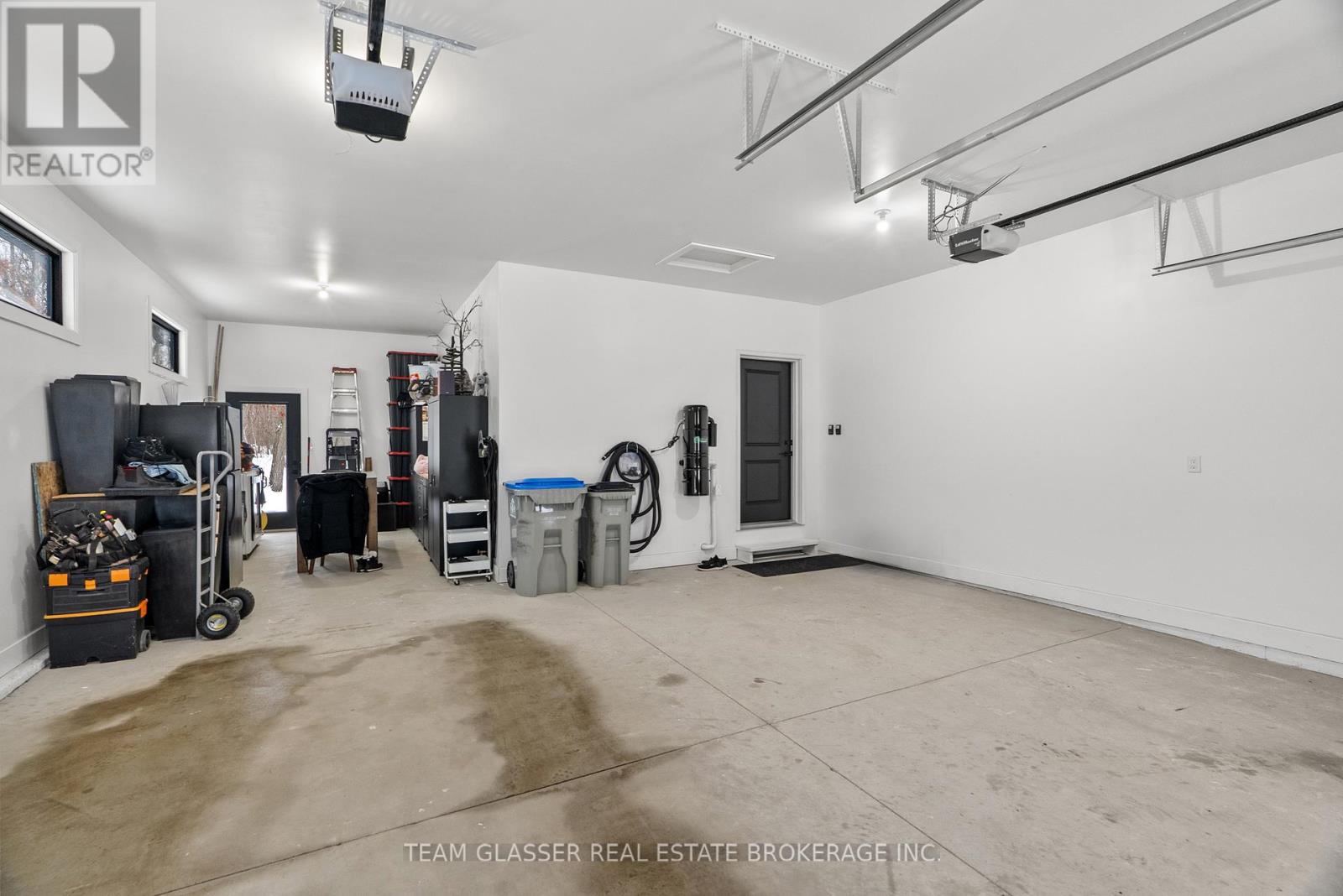 10143 Pinery Bluffs Road, Lambton Shores, Ontario  N0M 1T0 - Photo 44 - X12641572