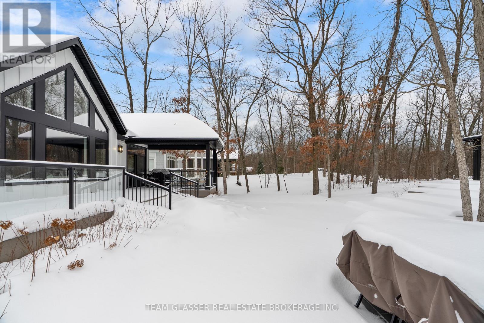 10143 Pinery Bluffs Road, Lambton Shores, Ontario  N0M 1T0 - Photo 47 - X12641572