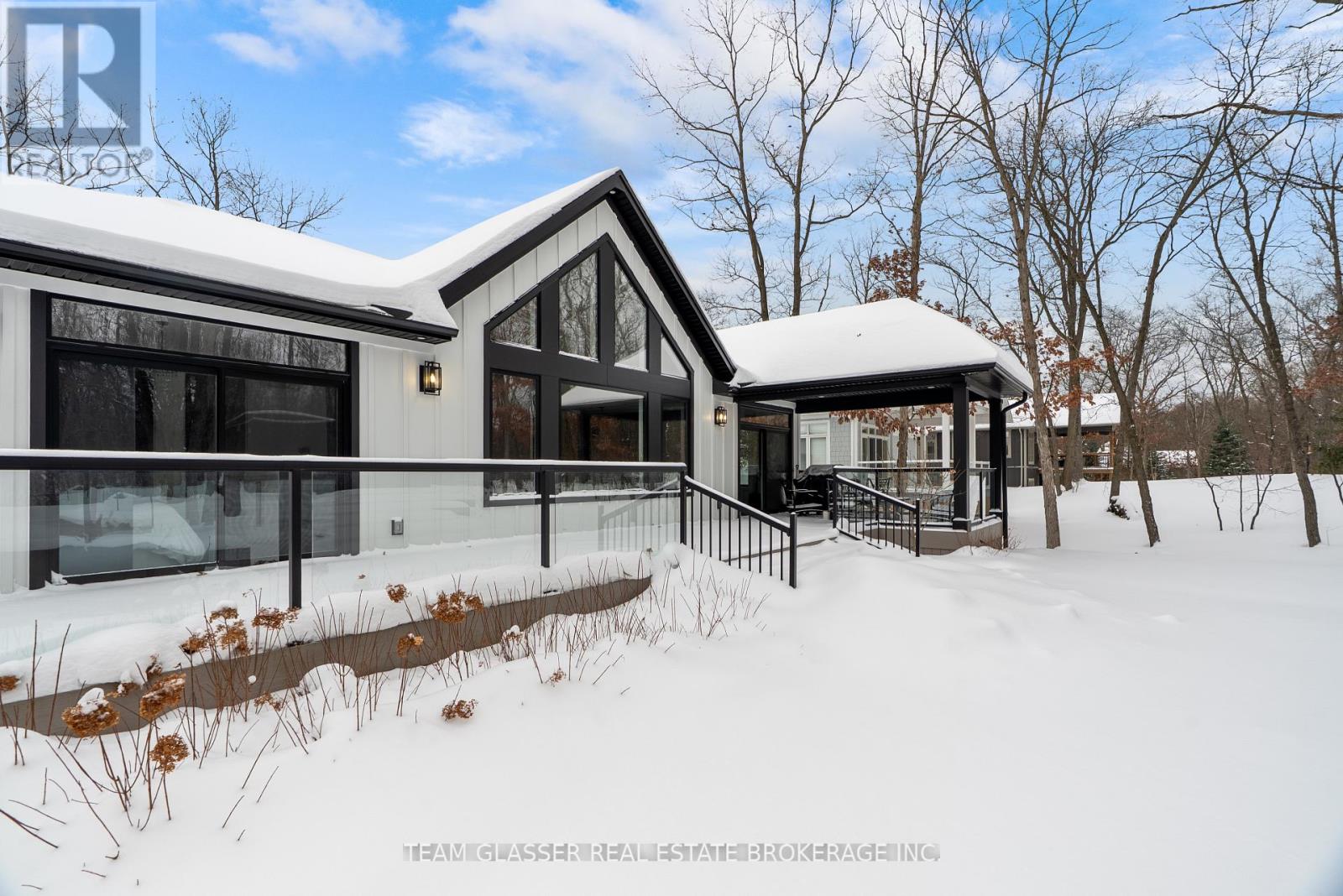 10143 Pinery Bluffs Road, Lambton Shores, Ontario  N0M 1T0 - Photo 48 - X12641572