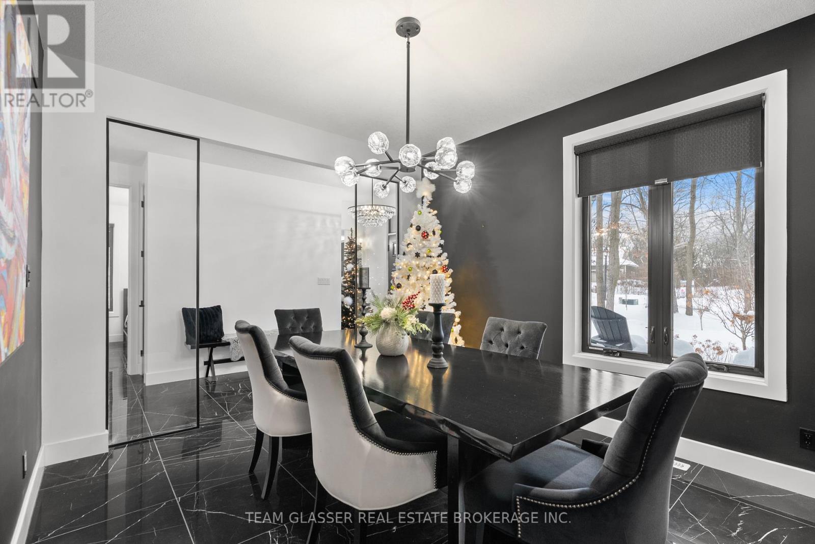 10143 Pinery Bluffs Road, Lambton Shores, Ontario  N0M 1T0 - Photo 6 - X12641572