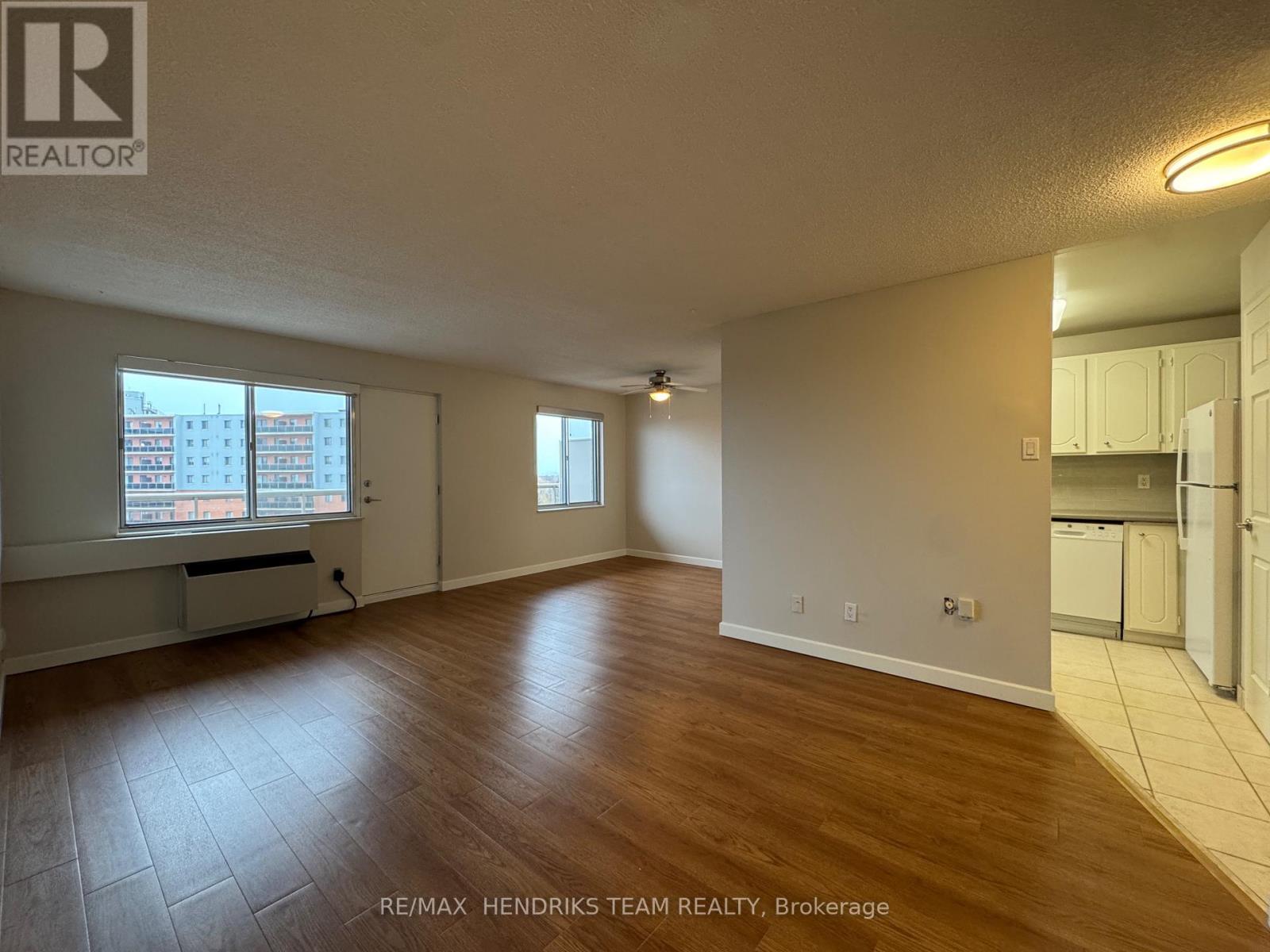 708 - 610 Lake Street, St. Catharines, Ontario  L2N 5T1 - Photo 8 - X12641576