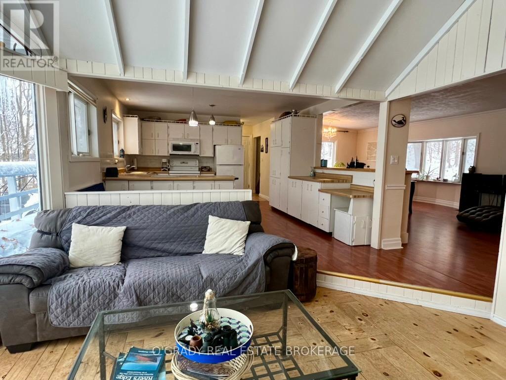 2 Pooles Resort Road, Leeds And The Thousand Islands, Ontario  K0E 1R0 - Photo 28 - X12641368