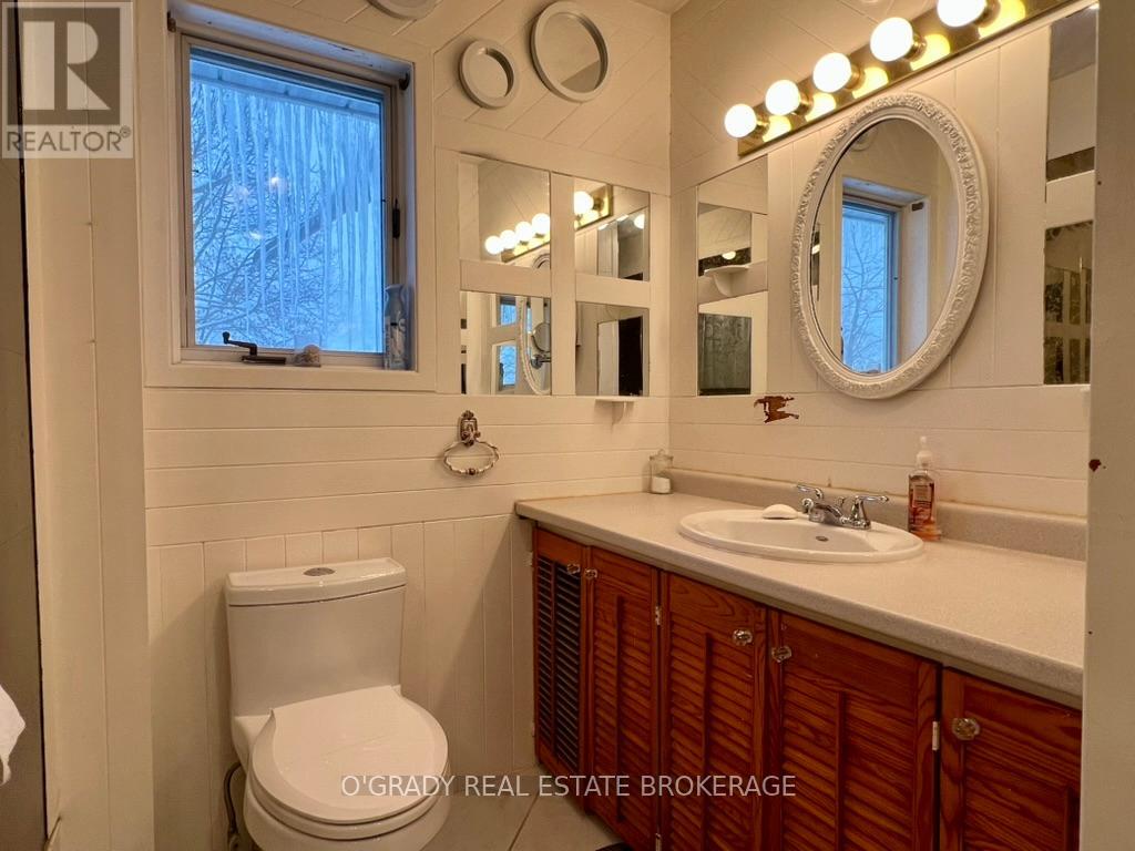 2 Pooles Resort Road, Leeds And The Thousand Islands, Ontario  K0E 1R0 - Photo 39 - X12641368