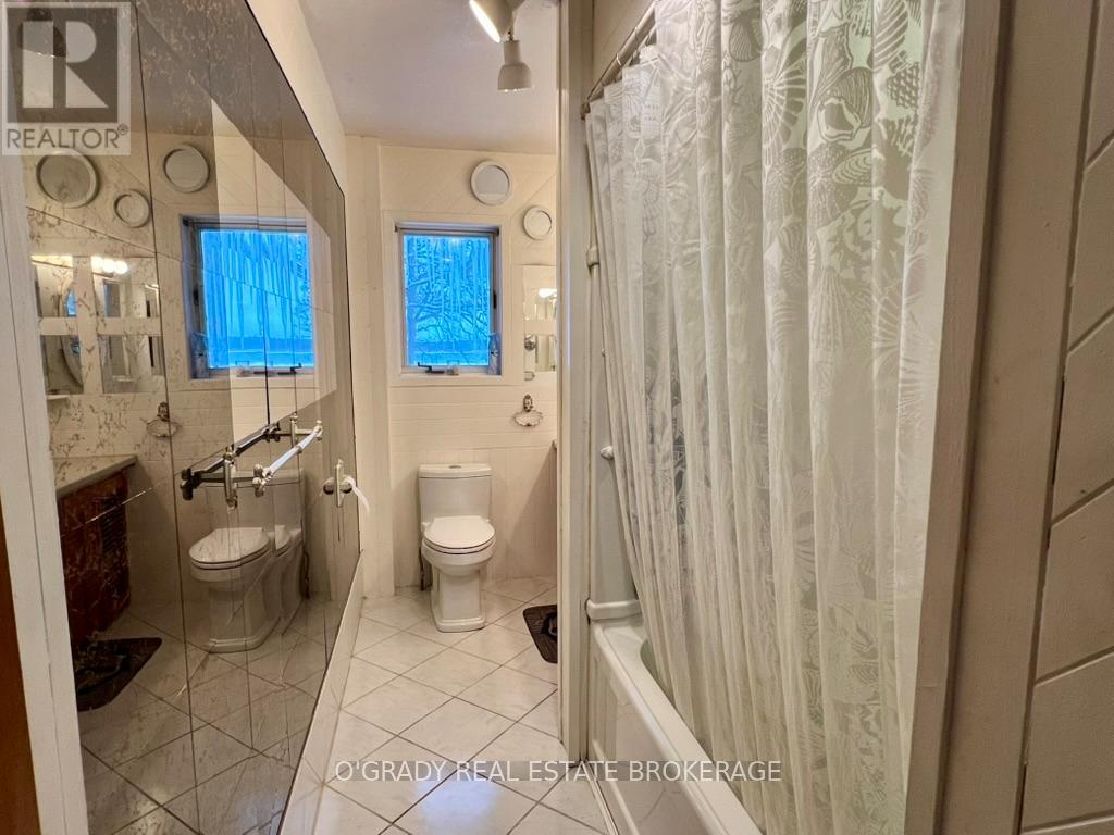 2 Pooles Resort Road, Leeds And The Thousand Islands, Ontario  K0E 1R0 - Photo 38 - X12641368