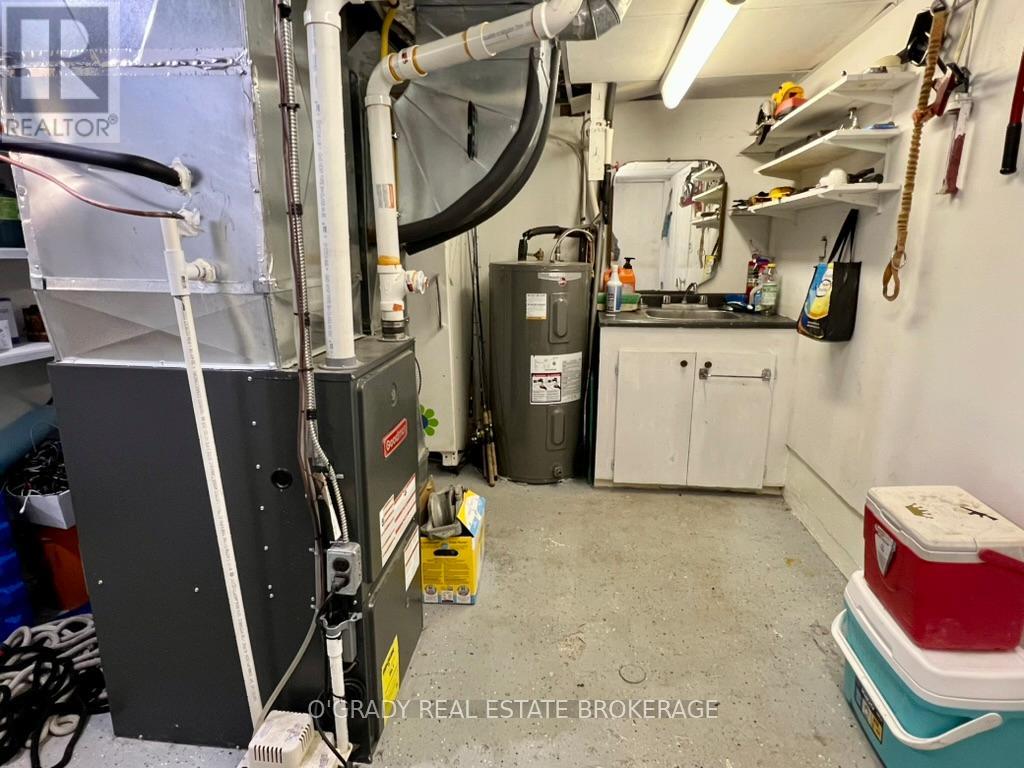 2 Pooles Resort Road, Leeds And The Thousand Islands, Ontario  K0E 1R0 - Photo 48 - X12641368