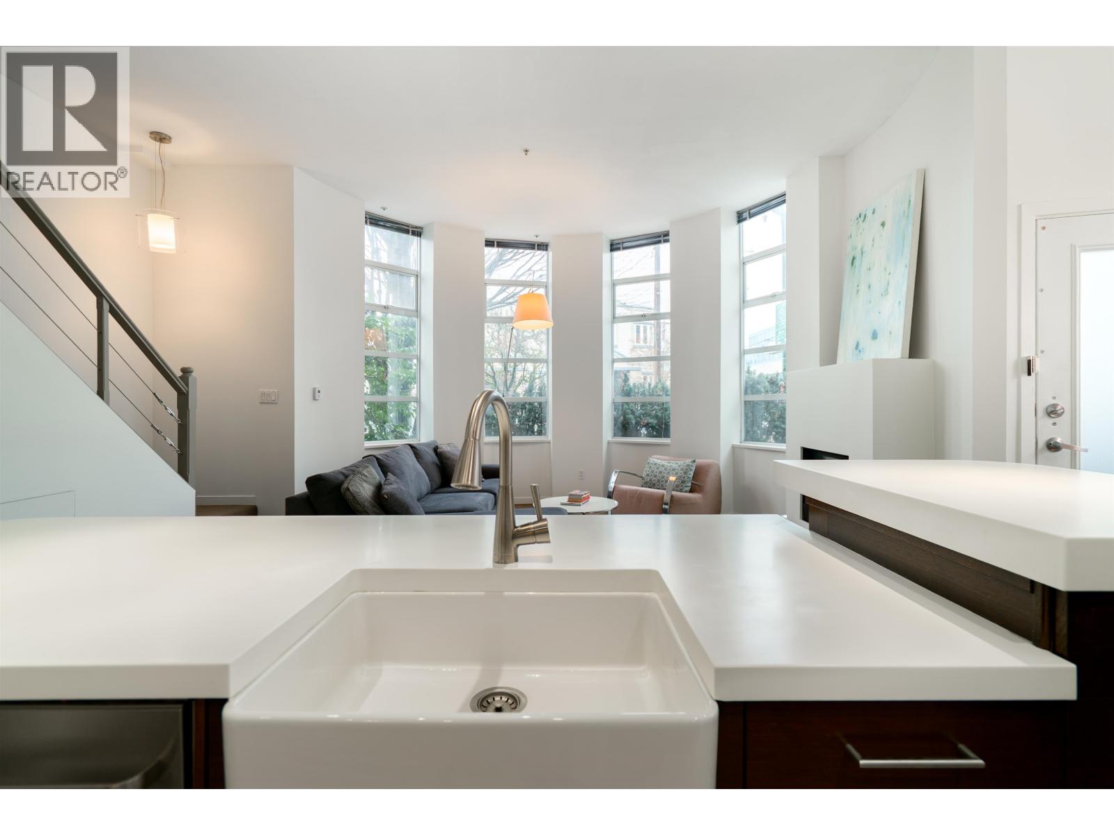 2315 Ash Street, Vancouver, British Columbia V5Z 3C3 - Photo 2 - R3074436