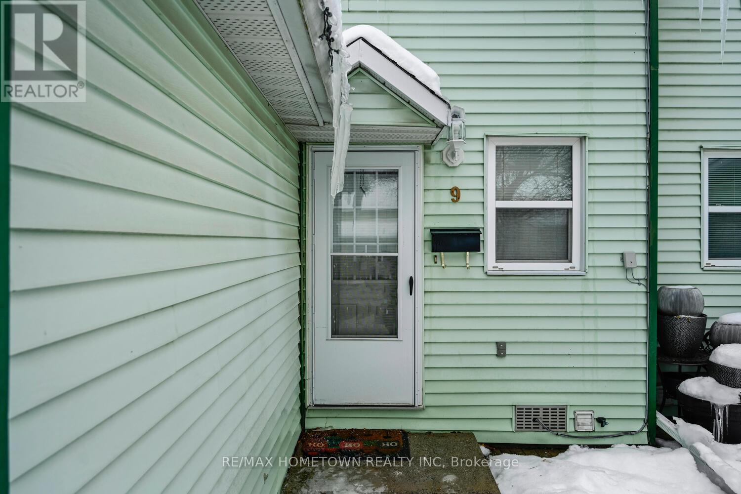 9 - 27 Aldershot Avenue, Brockville, Ontario  K6V 2P7 - Photo 3 - X12641554