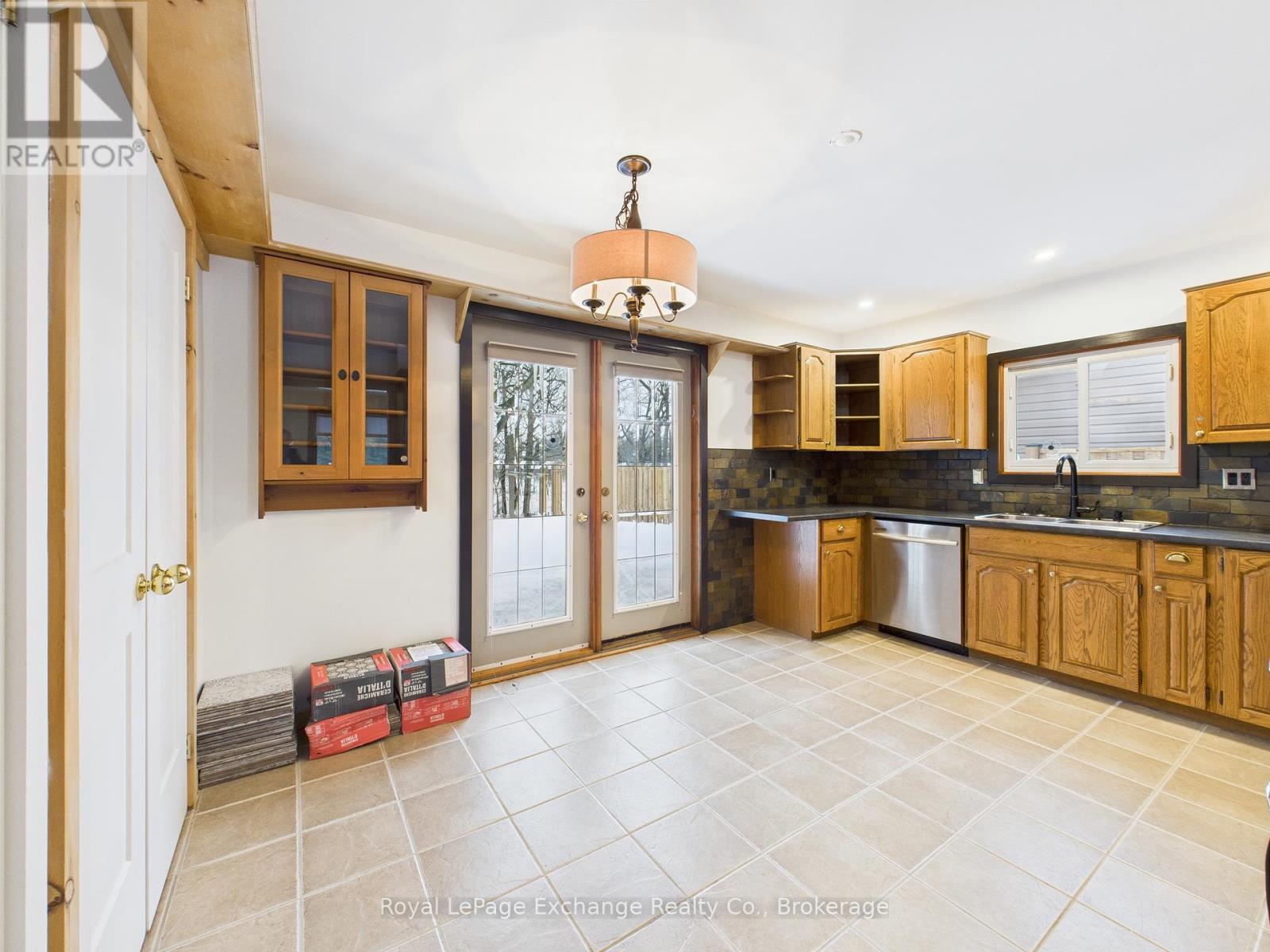 673 Scott Street, Kincardine, Ontario  N2Z 1T2 - Photo 4 - X12641566