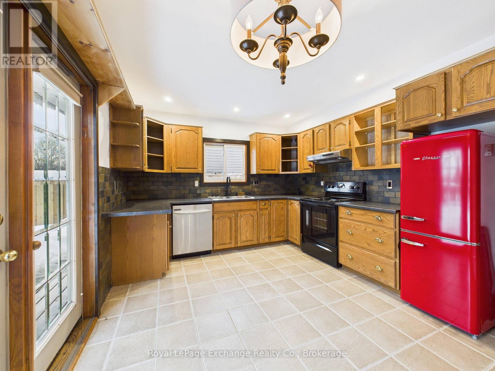 673 Scott Street, Kincardine, Ontario  N2Z 1T2 - Photo 5 - X12641566