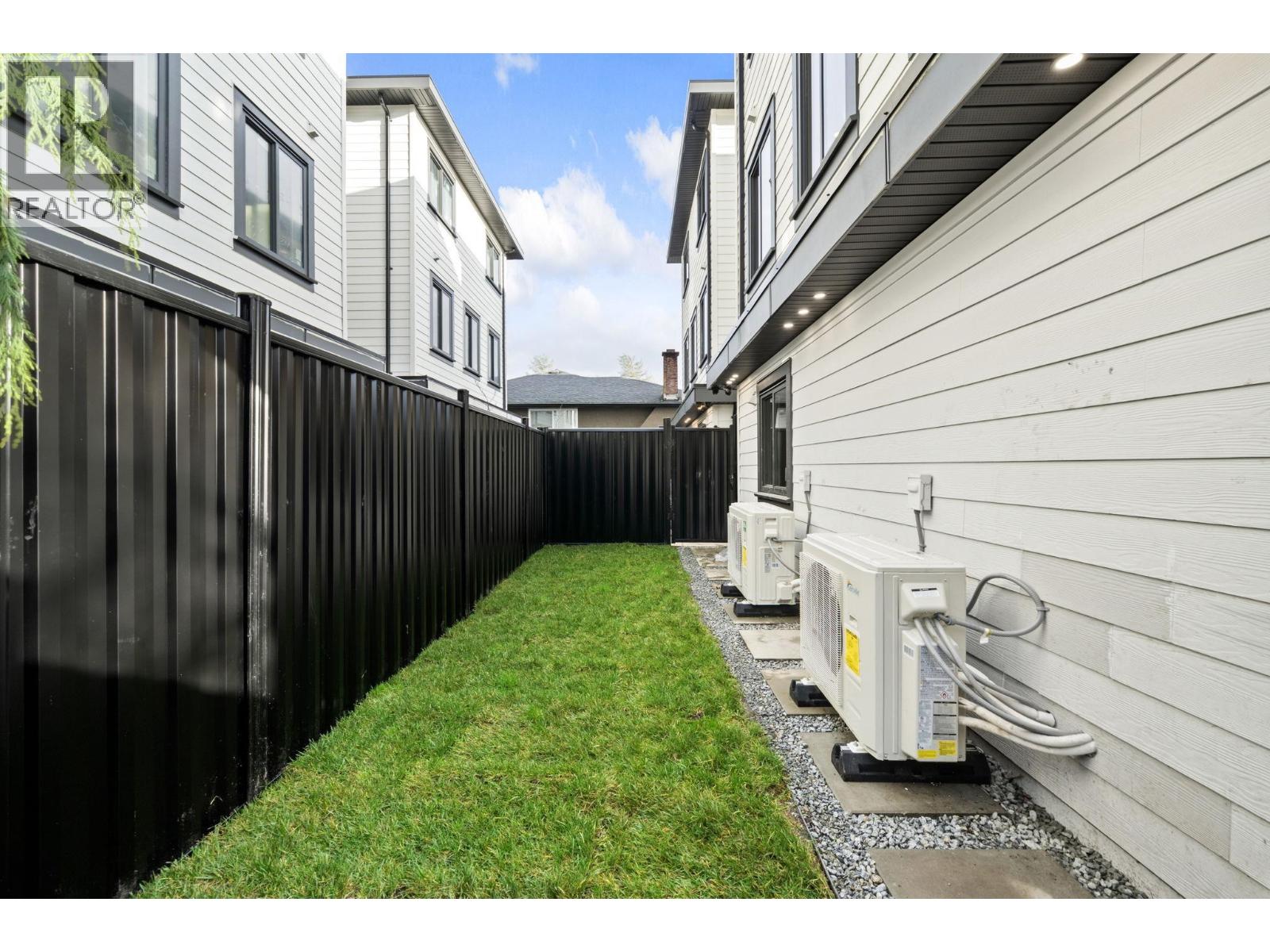 1 3881 Hurst Street, Burnaby, British Columbia V5J 1M4 - Photo 7 - R3074274