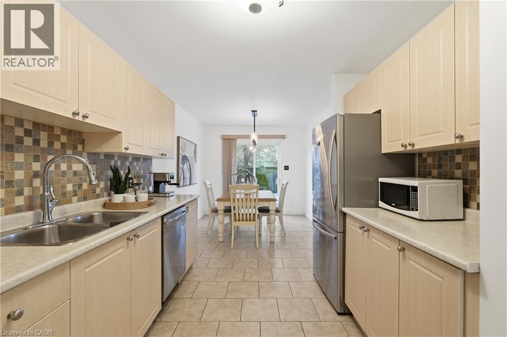 122 Vennio Lane, Hamilton, Ontario  L9B 2Y7 - Photo 11 - 40794500