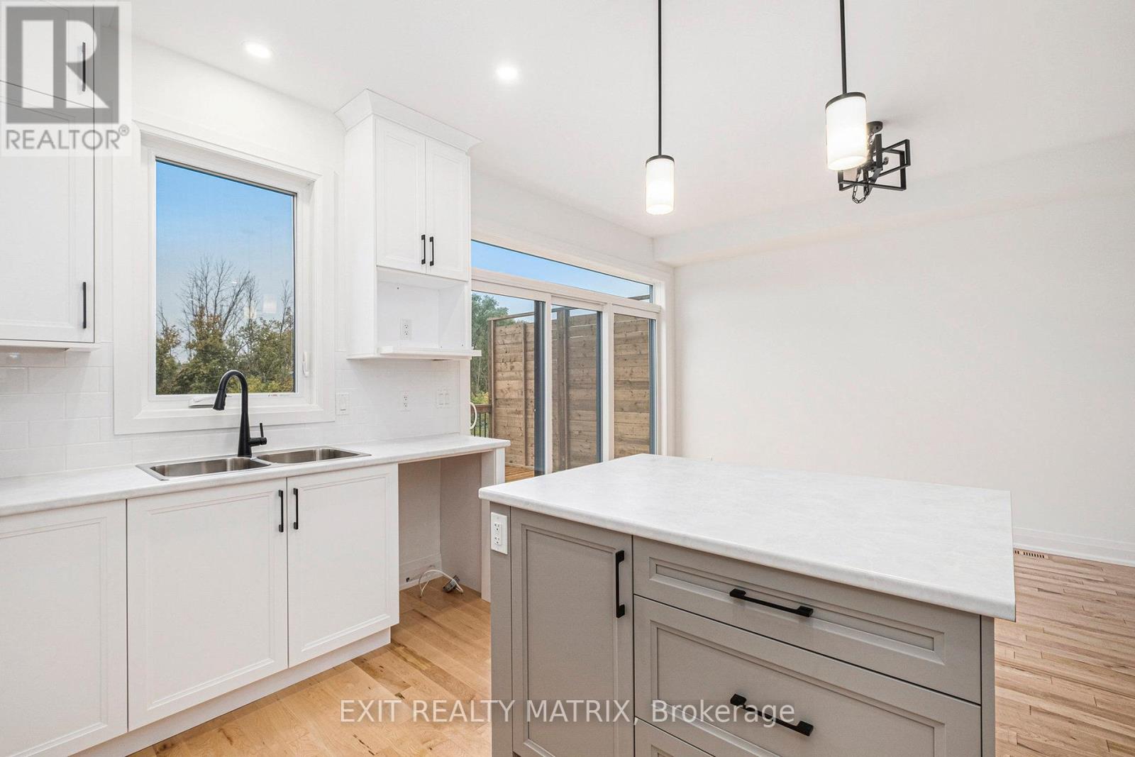 956 Cologne Street, Russell, Ontario  K0A 1W0 - Photo 6 - X12453809