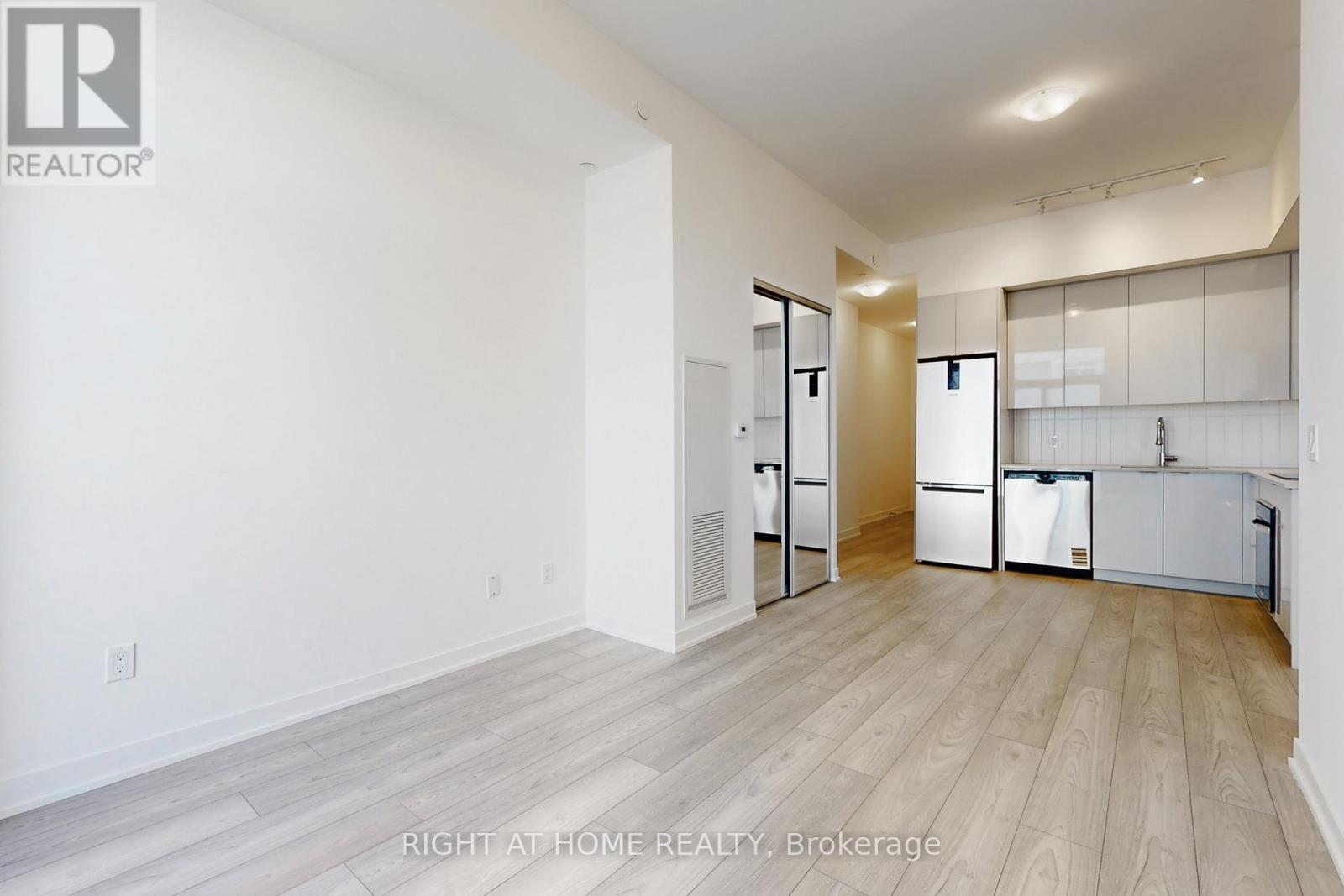 2501 - 474 Caldari Road, Vaughan, Ontario  L4K 0R5 - Photo 7 - N12641582