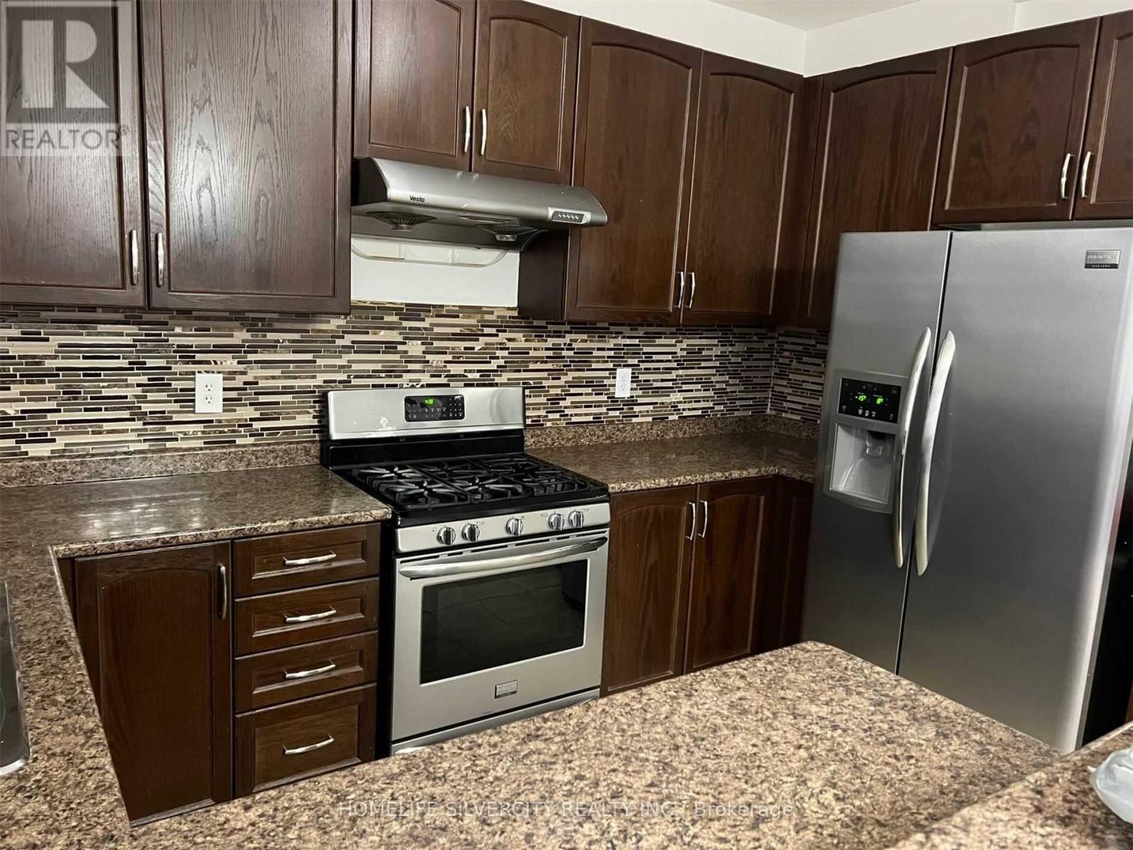 87 Summitgreen Crescent, Brampton, Ontario  L6R 0T6 - Photo 4 - W12641560