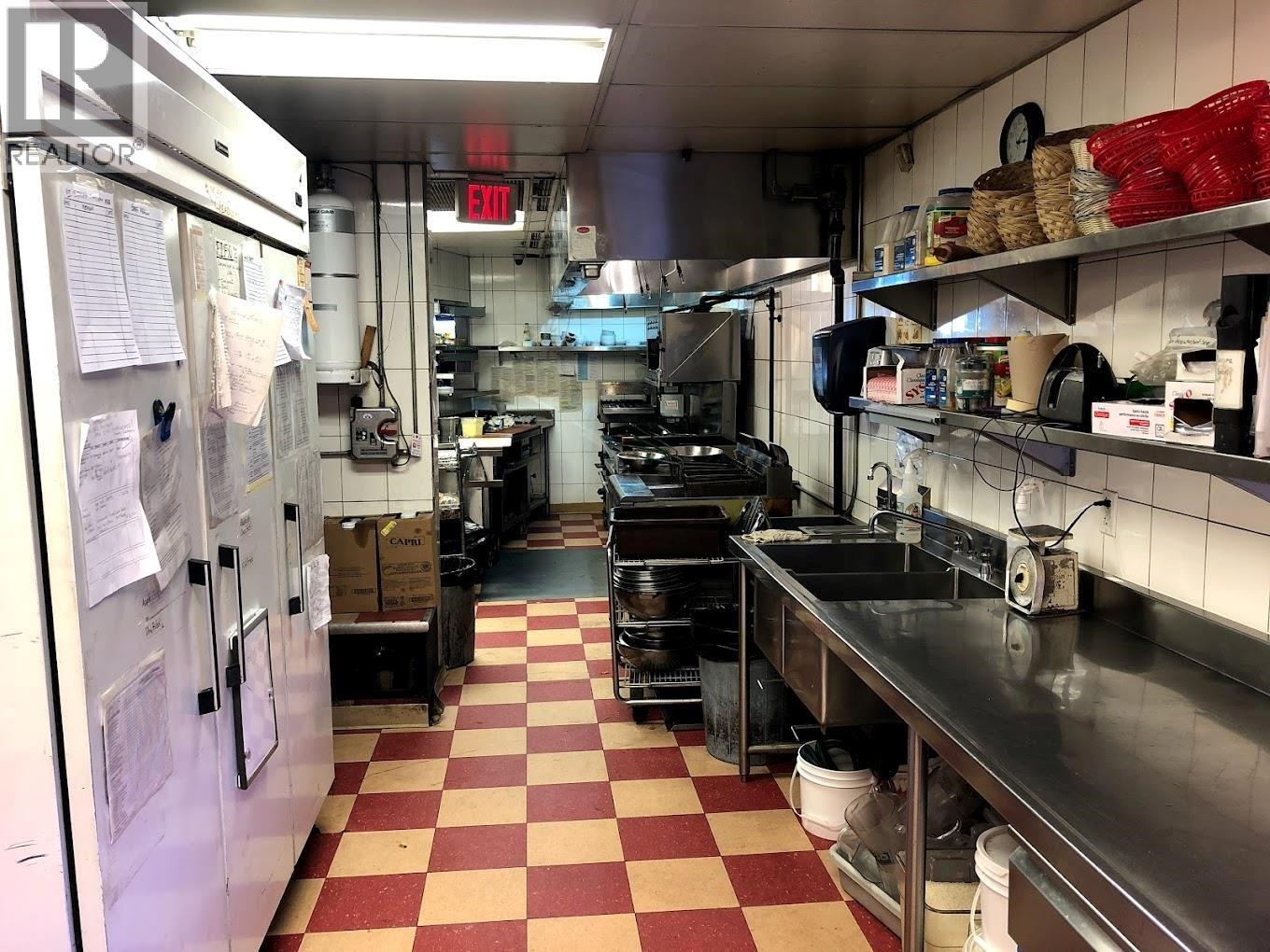 2099 Garcia Street, Merritt, British Columbia  V1K 1B8 - Photo 3 - 10371329