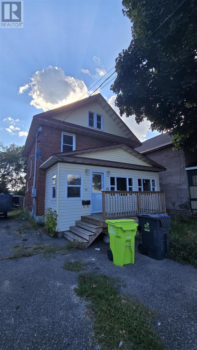35 Albert St E, Sault Ste. Marie, Ontario  P6A 2H7 - Photo 2 - SM253429