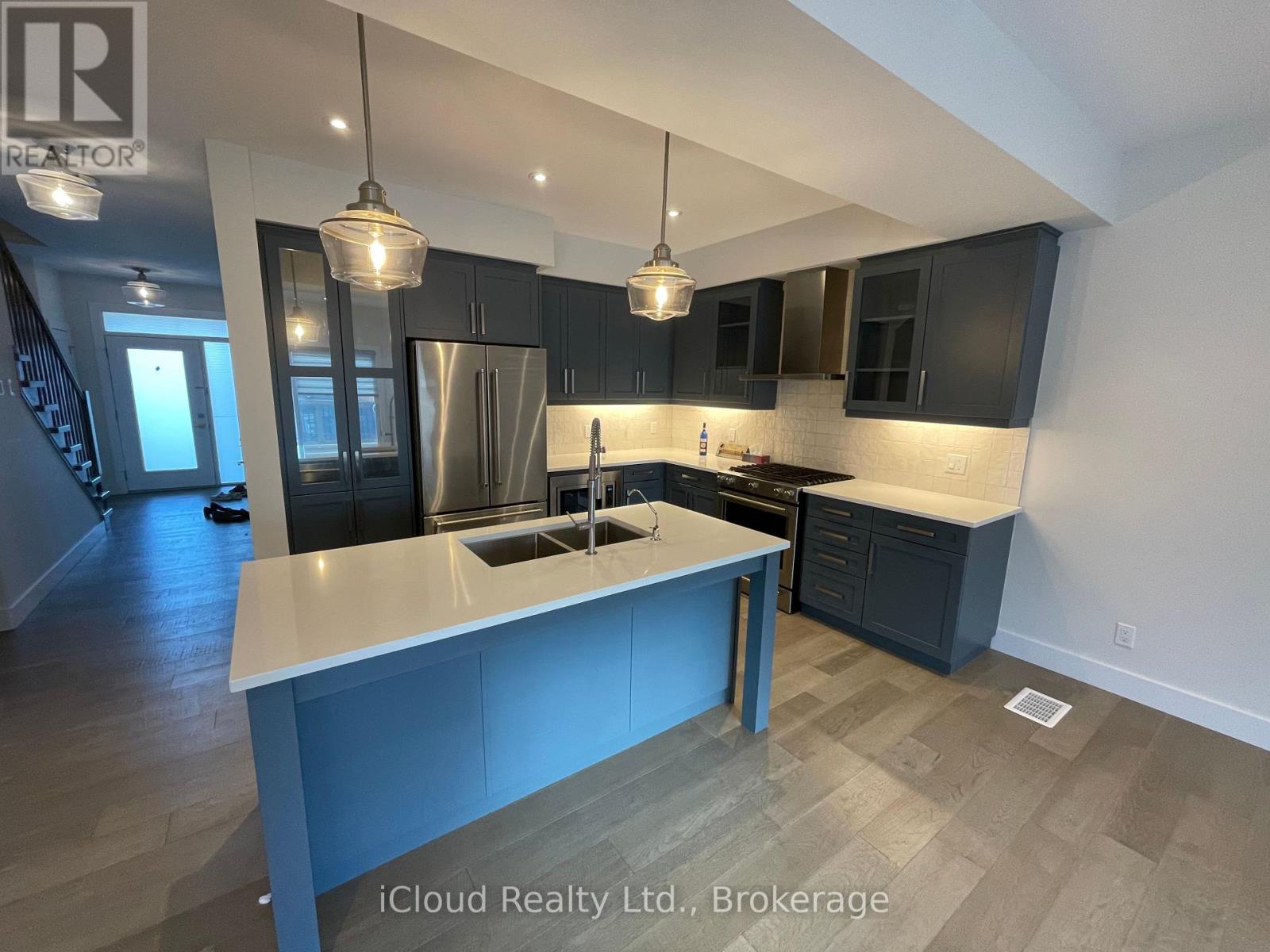 167 Forest Creek Drive, Kitchener, Ontario  N2R 0M1 - Photo 3 - X12641592