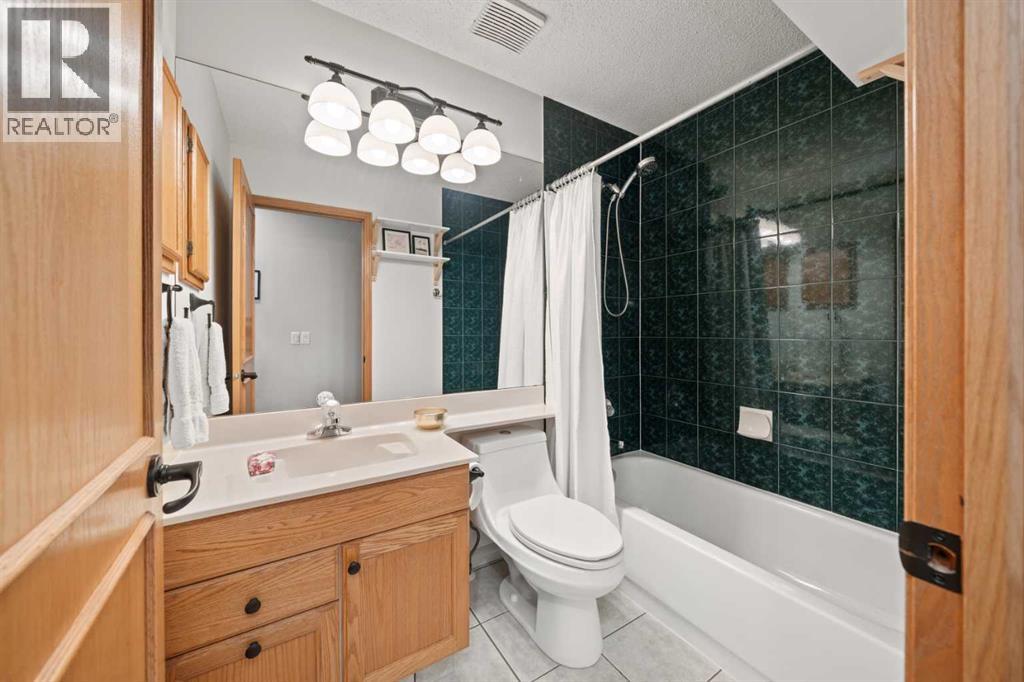 177 Hidden Vale Close Nw, Calgary, Alberta  T3A 5C7 - Photo 21 - A2262539