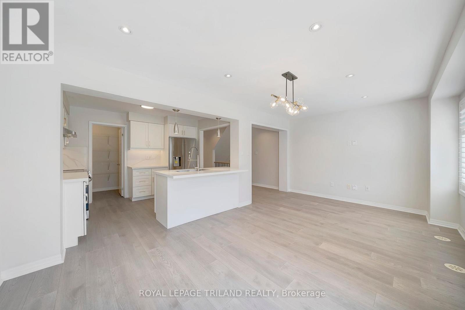 244 Ellen Davidson Drive, Oakville, Ontario  L6M 0V2 - Photo 15 - W12641702