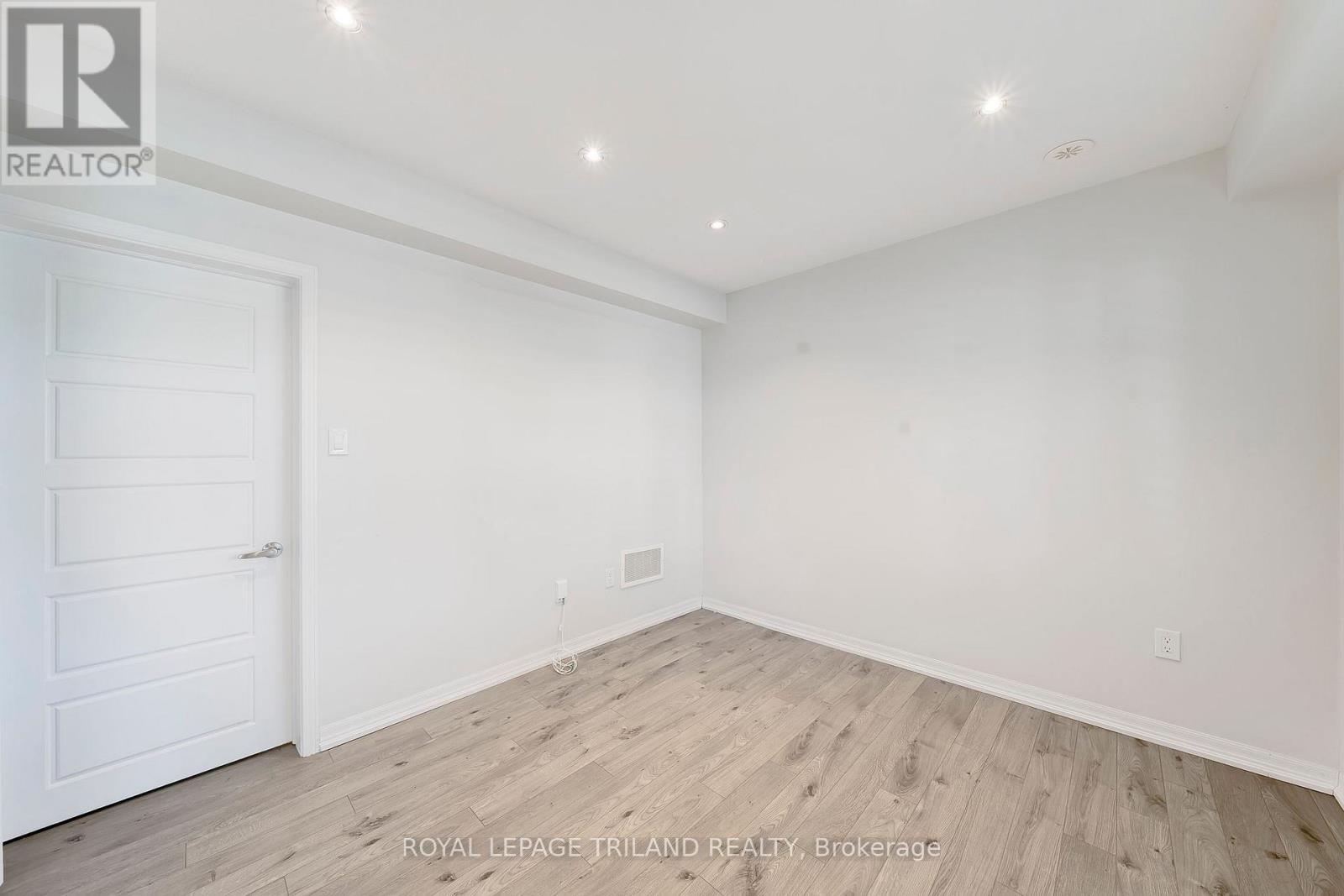 244 Ellen Davidson Drive, Oakville, Ontario  L6M 0V2 - Photo 4 - W12641702