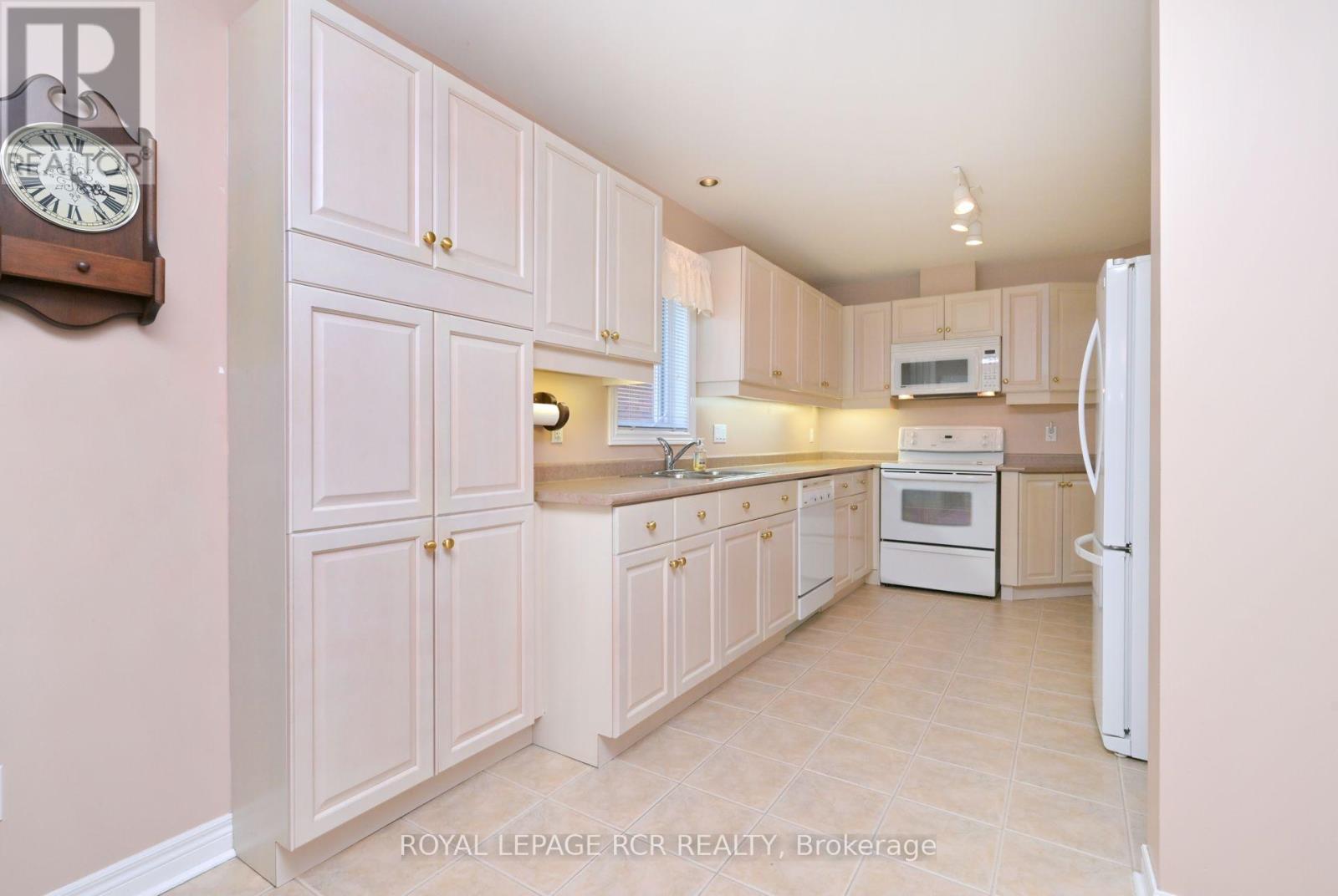 83 Bella Vista Trail, New Tecumseth, Ontario  L9R 2E2 - Photo 5 - N12404364