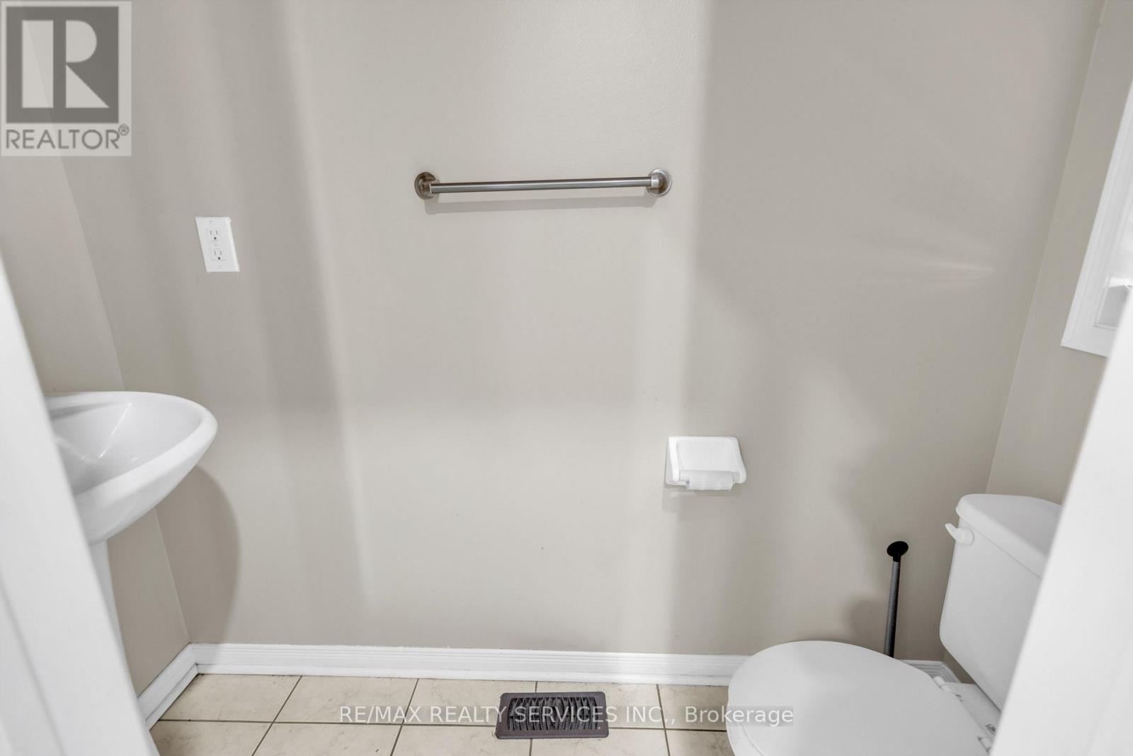 Upper - 108 Beavervalley Drive, Brampton, Ontario  L7A 3W6 - Photo 29 - W12473154