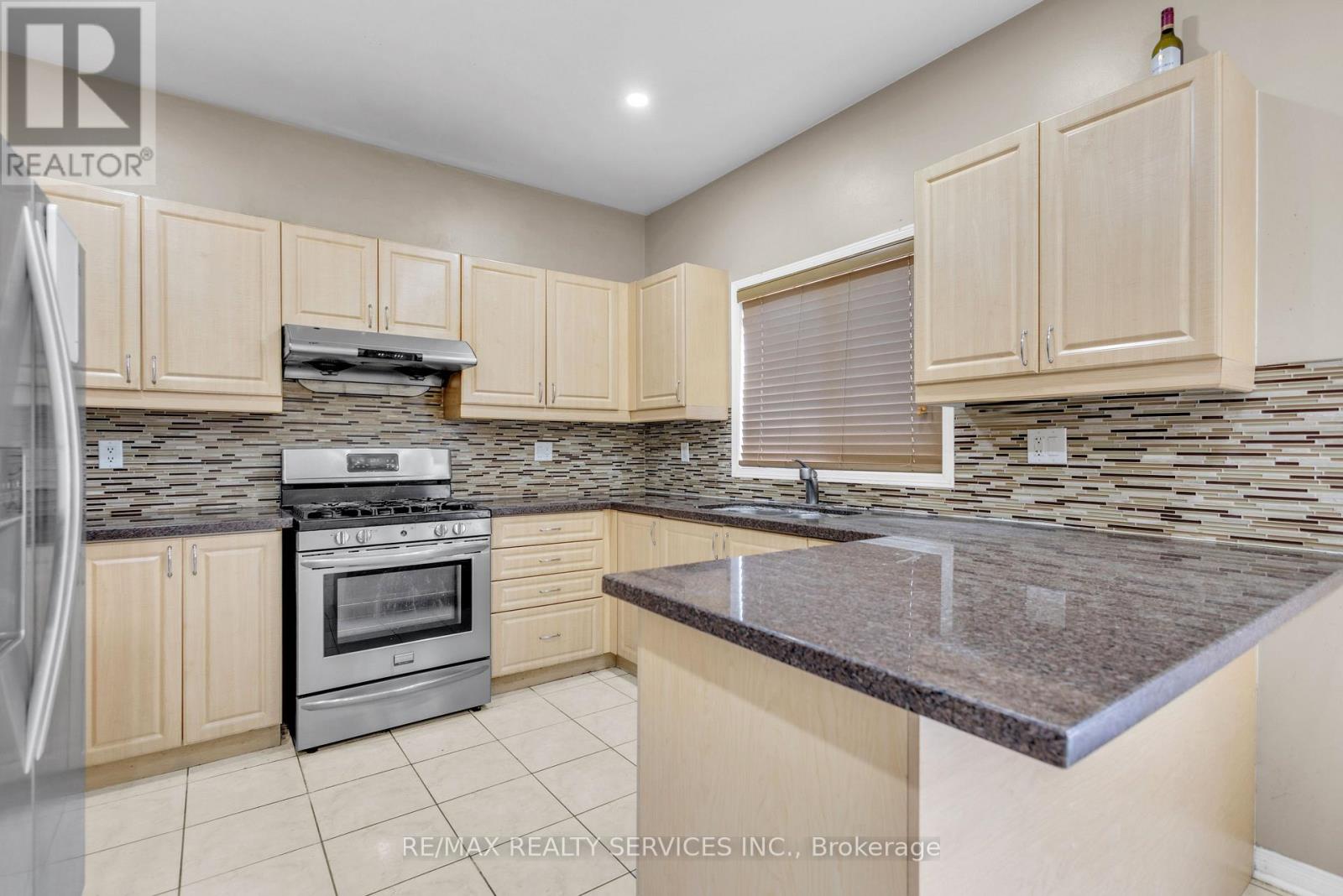 Upper - 108 Beavervalley Drive, Brampton, Ontario  L7A 3W6 - Photo 7 - W12473154