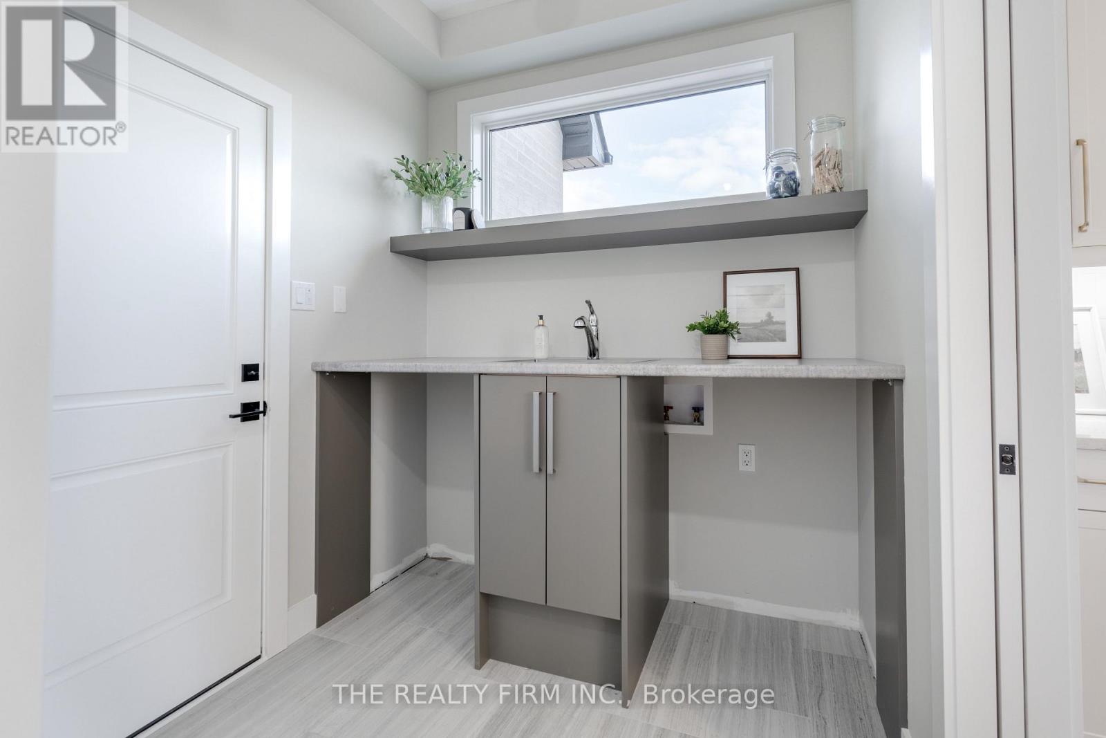 158 Harvest Lane, Thames Centre, Ontario  N0L 1G2 - Photo 13 - X12641688