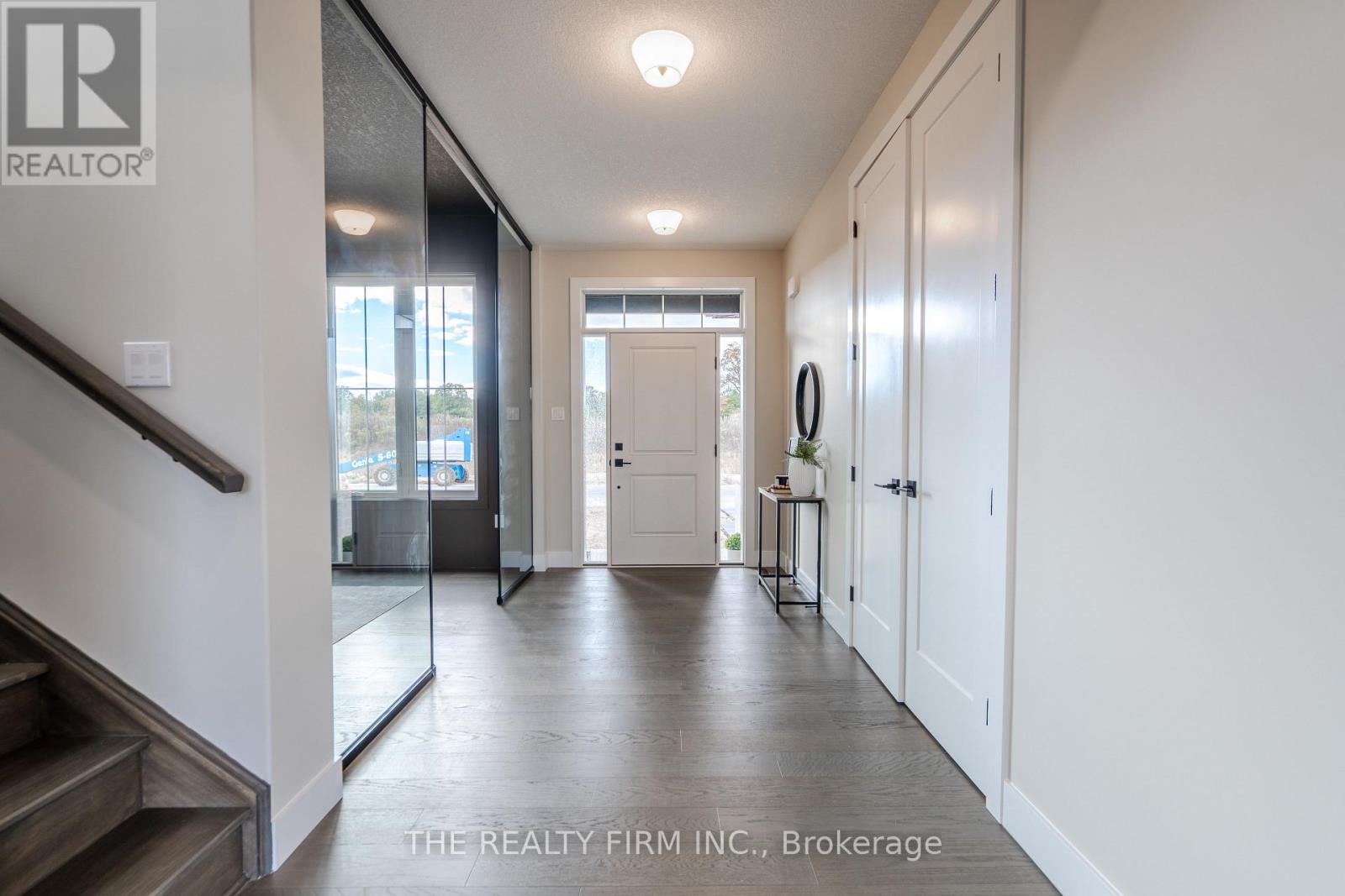 158 Harvest Lane, Thames Centre, Ontario  N0L 1G2 - Photo 3 - X12641688