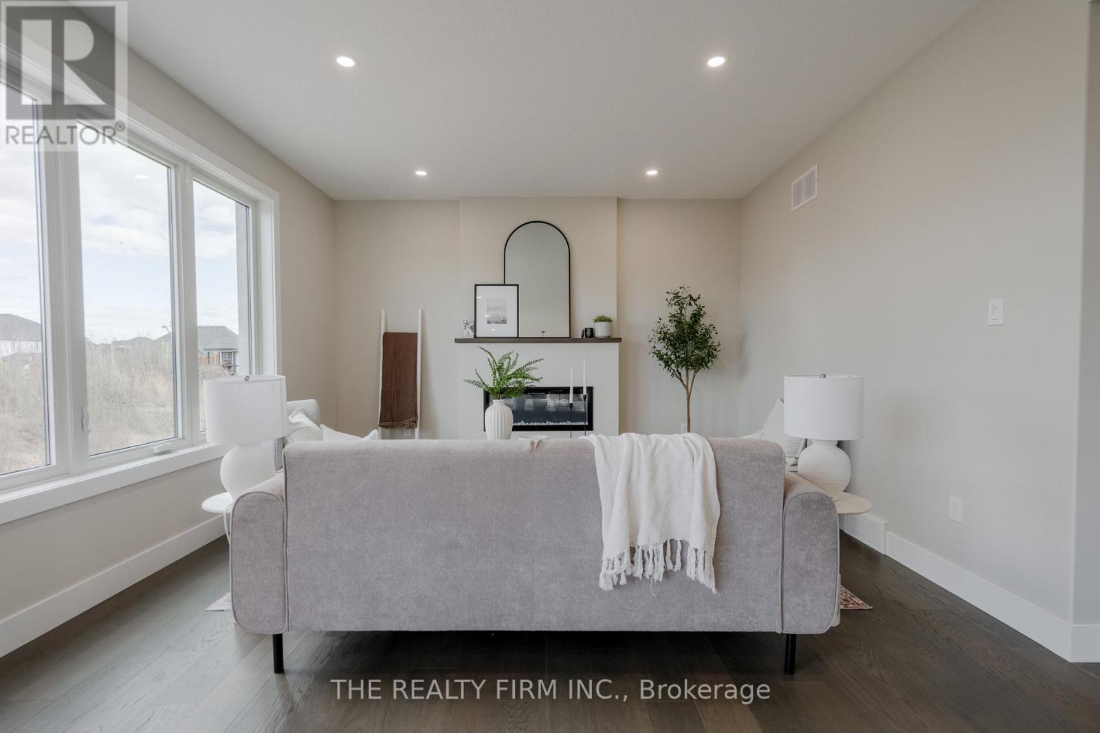 158 Harvest Lane, Thames Centre, Ontario  N0L 1G2 - Photo 6 - X12641688