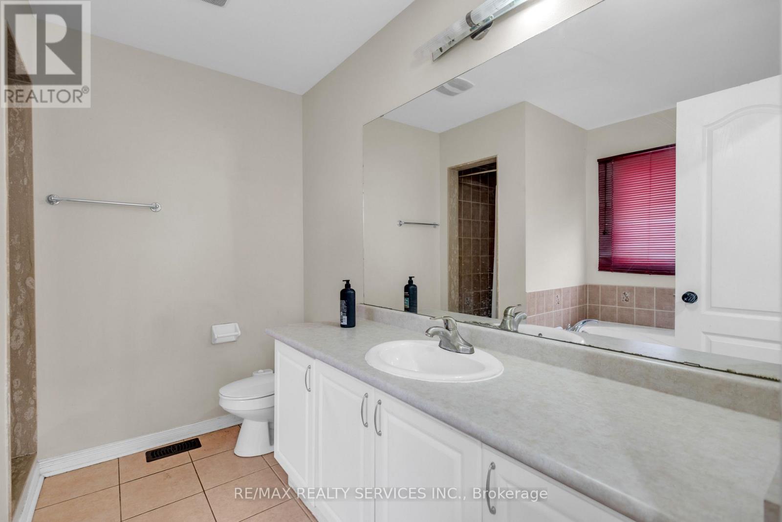 Upper - 108 Beavervalley Drive, Brampton, Ontario  L7A 3W6 - Photo 21 - W12473154