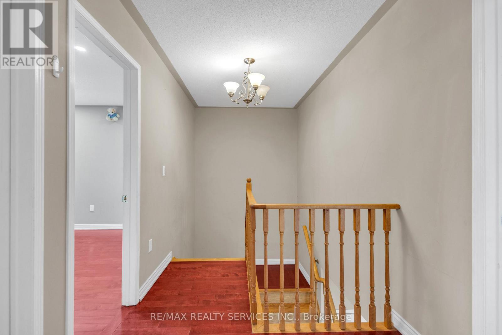108 Beavervalley Drive, Brampton, Ontario  L7A 3W6 - Photo 11 - W12635740