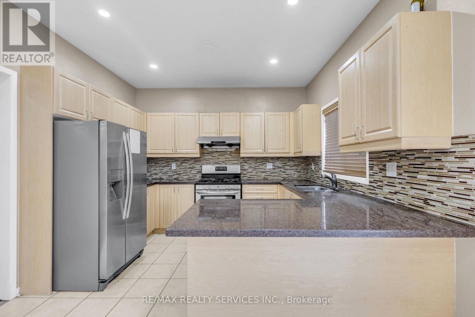 Upper - 108 Beavervalley Drive, Brampton, Ontario  L7A 3W6 - Photo 8 - W12473154