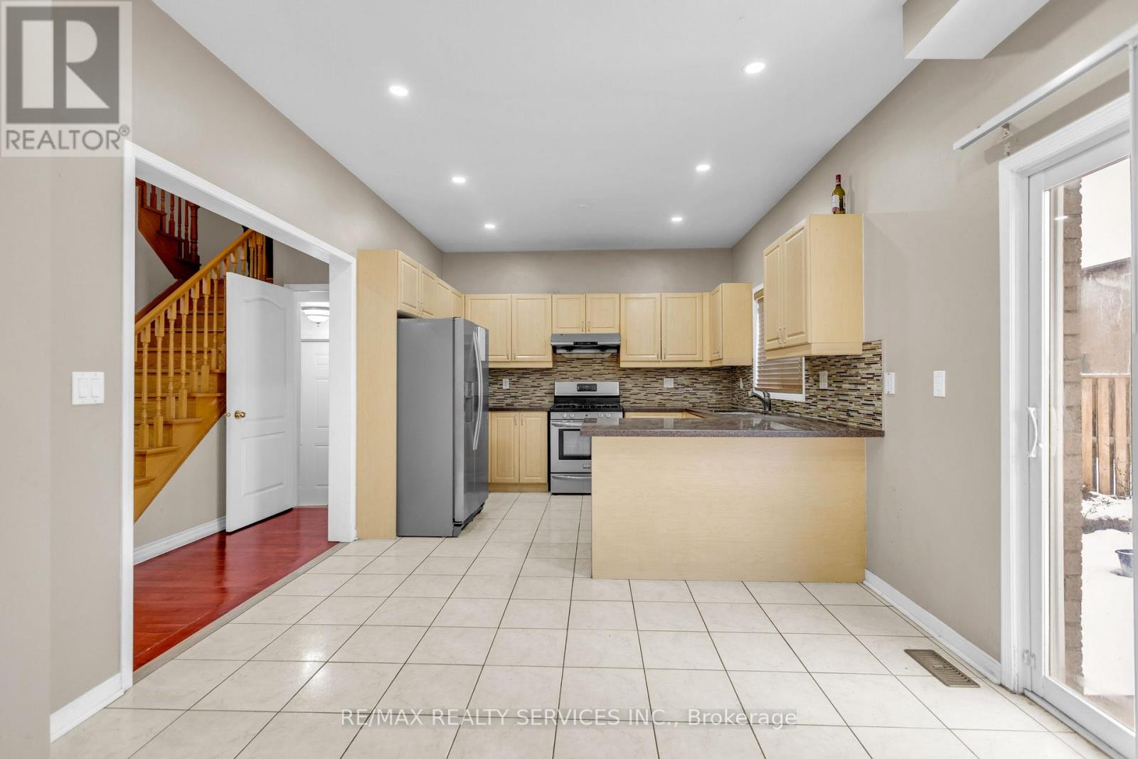 Upper - 108 Beavervalley Drive, Brampton, Ontario  L7A 3W6 - Photo 6 - W12473154