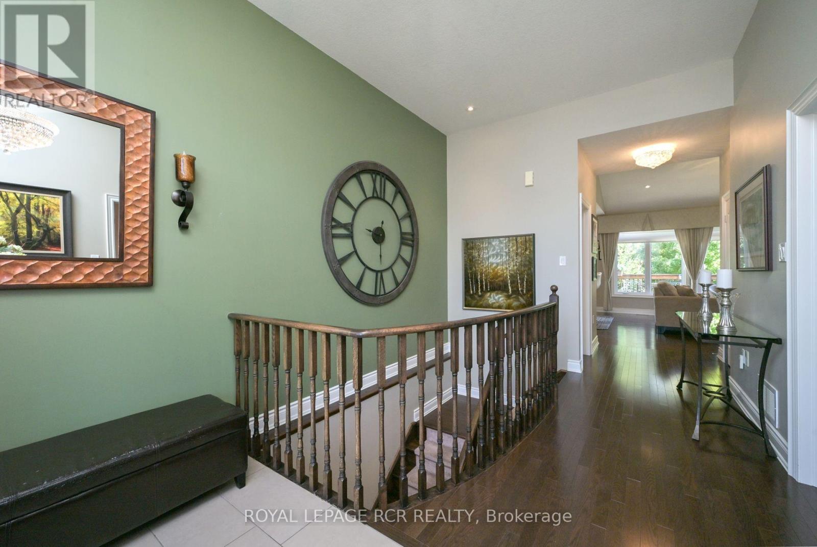 45 Hillcrest Drive, New Tecumseth, Ontario  L9R 0N4 - Photo 4 - N12439613