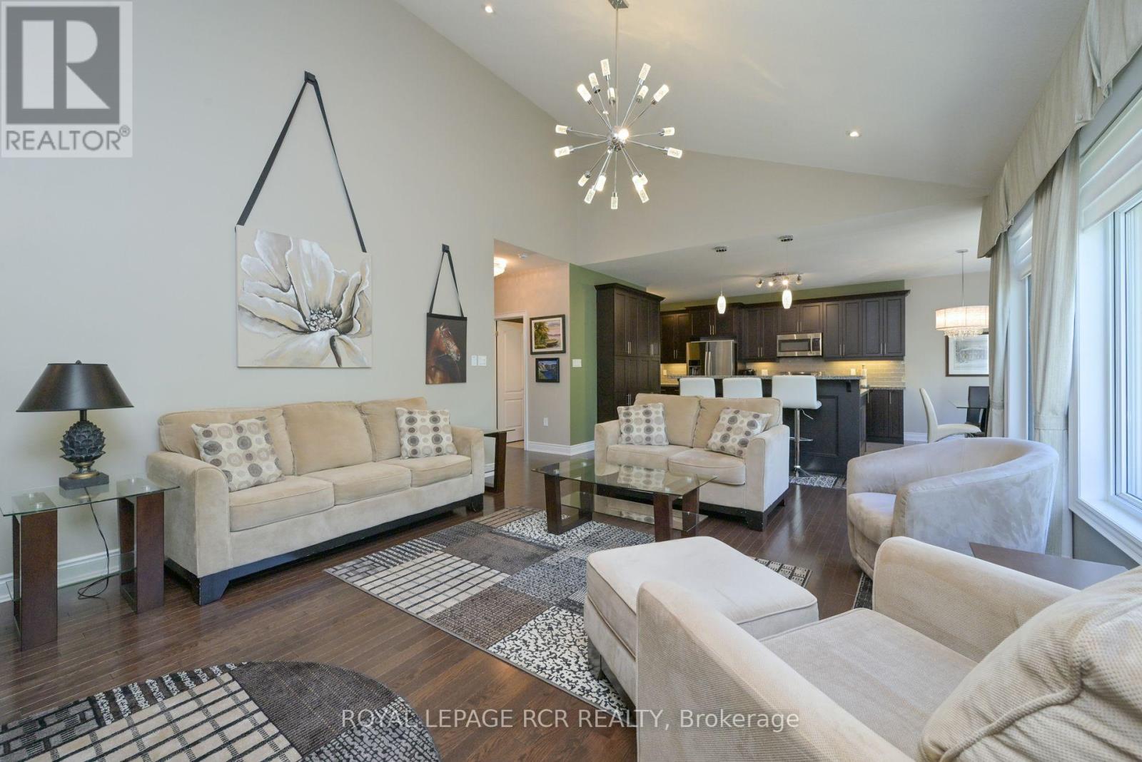 45 Hillcrest Drive, New Tecumseth, Ontario  L9R 0N4 - Photo 7 - N12439613