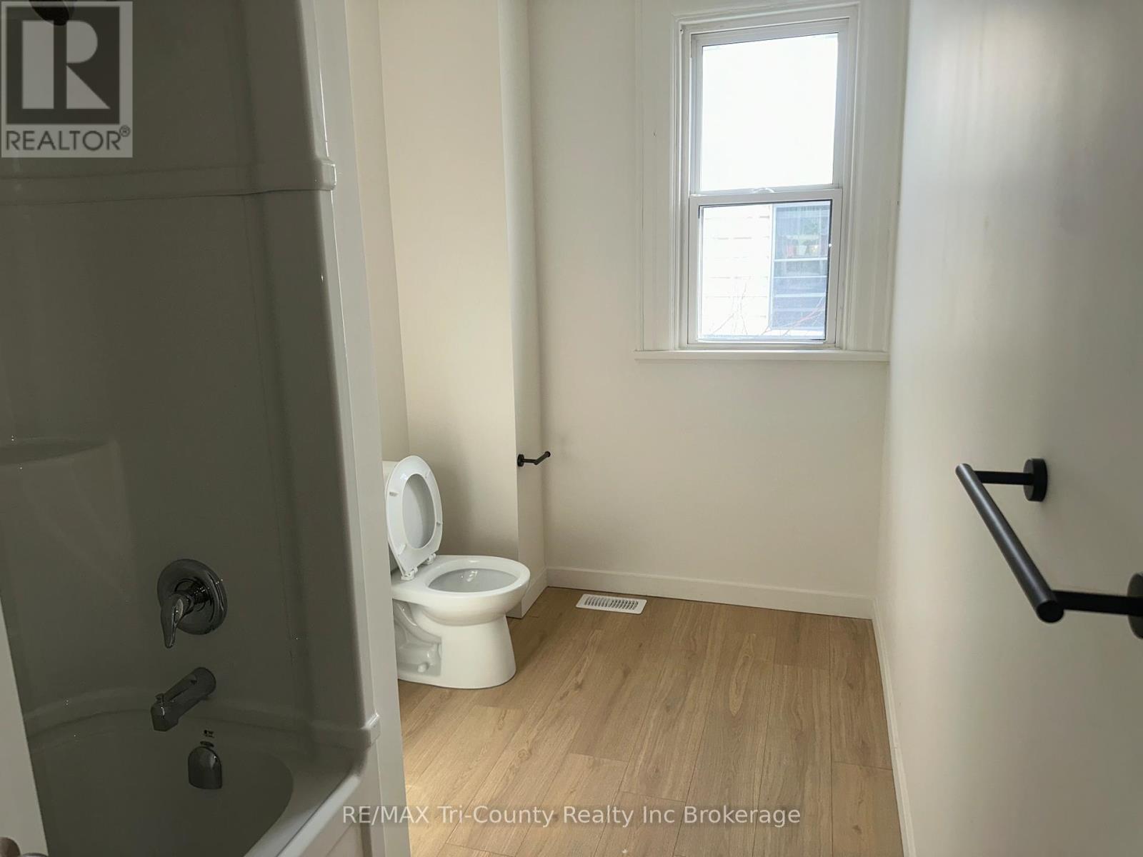 358 Glebe Street E, London East, Ontario  N5W 3T1 - Photo 5 - X12641652