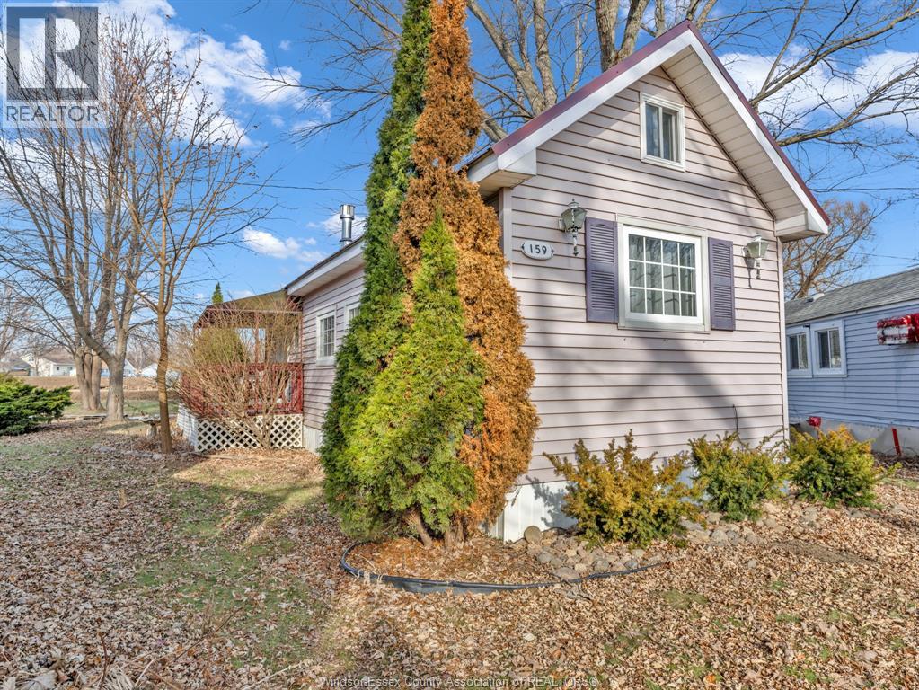 159 Ambassador Beach Road, Colchester, Ontario N0R 1G0 - Photo 2 - 25031856