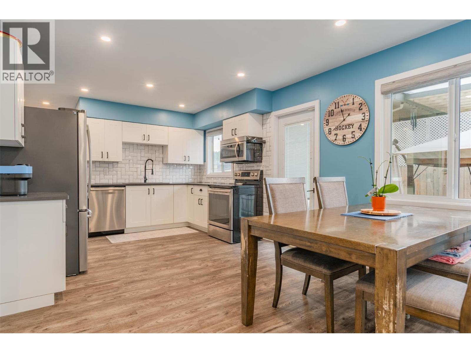 3690 Carnation Drive, Trail, British Columbia  V1R 2W6 - Photo 3 - 10371309