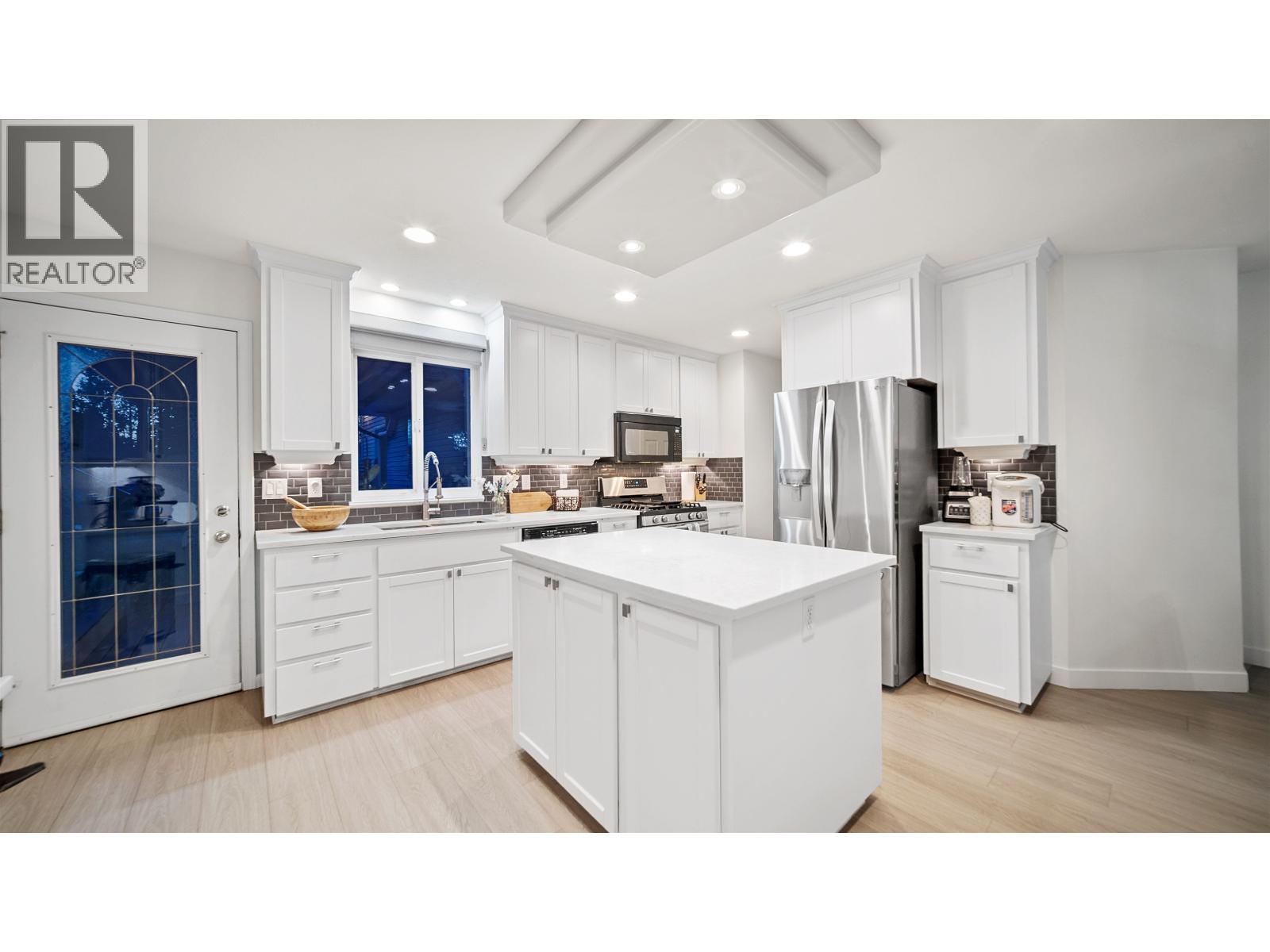 21124 GLENWOOD AVENUE, Maple Ridge, British Columbia