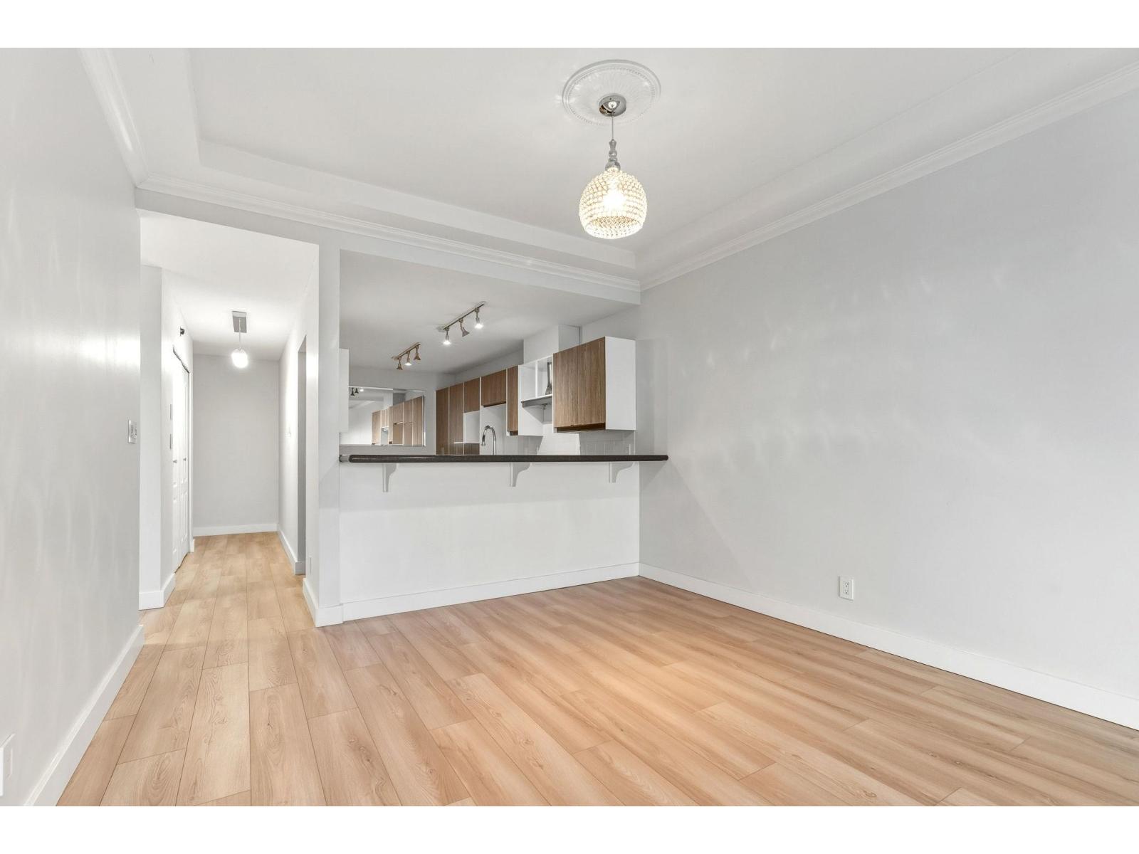 204 15176 Buena Vista Avenue, White Rock, British Columbia  V4B 1Y3 - Photo 10 - R3074456