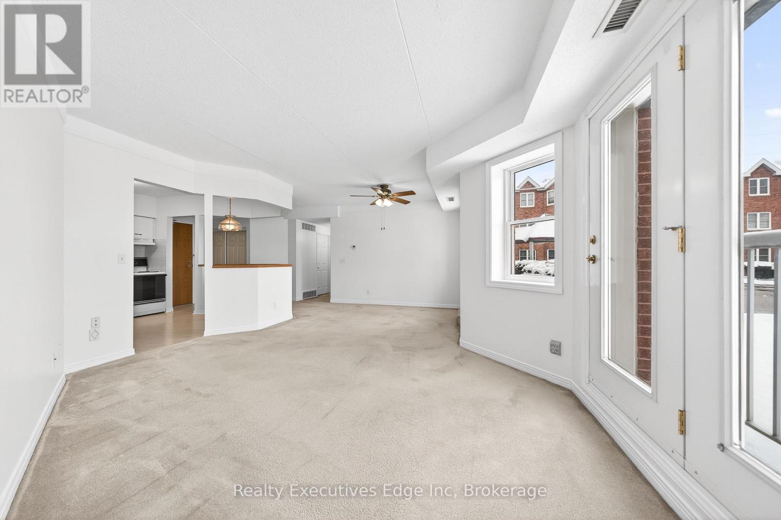 103 - 208 Silvercreek Parkway N, Guelph, Ontario  N1H 8H2 - Photo 3 - X12633604